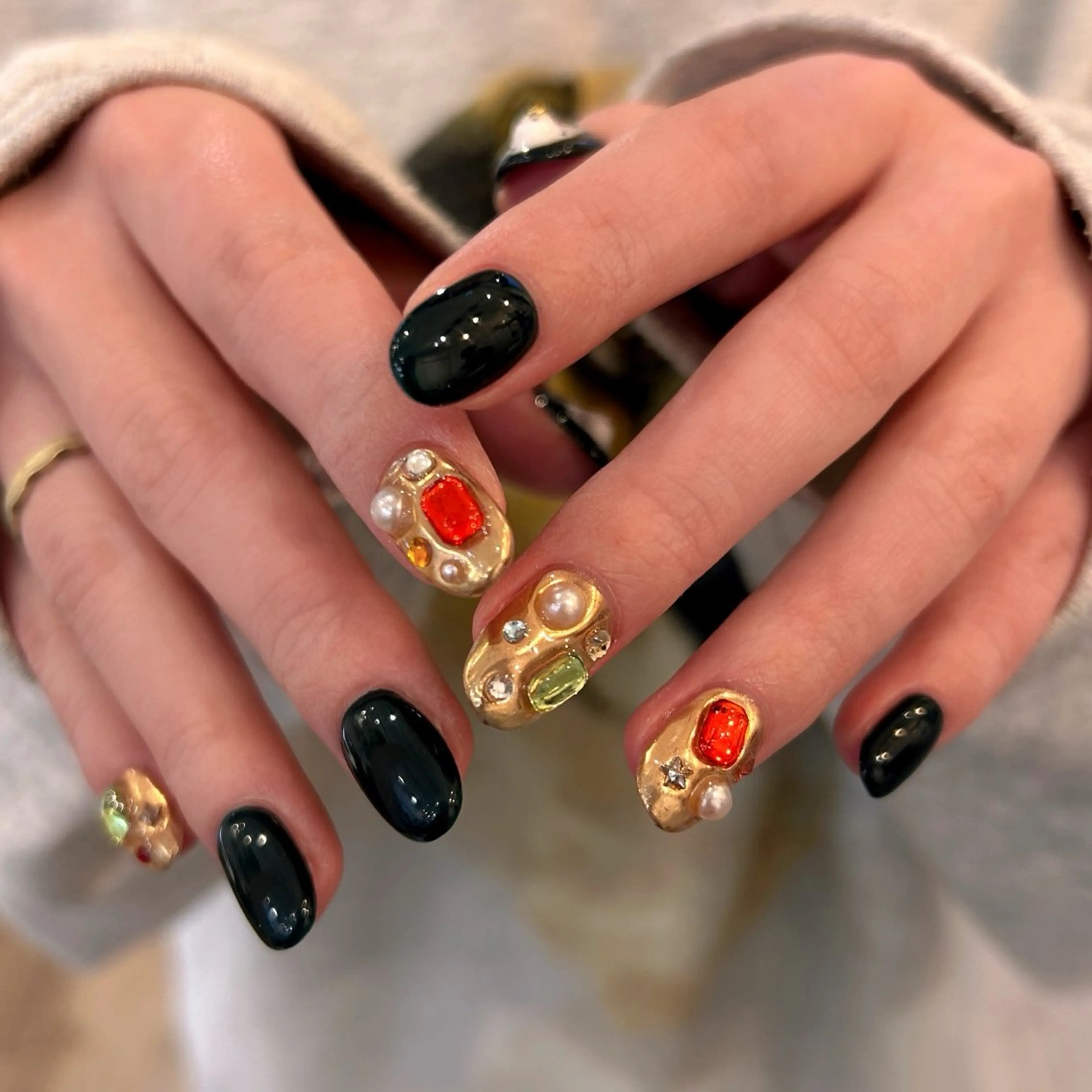 ネイル ゴールド ミラーネイル ハンドネイル hair  MILE.所属・MILE. mukonosouのネイルデザイン