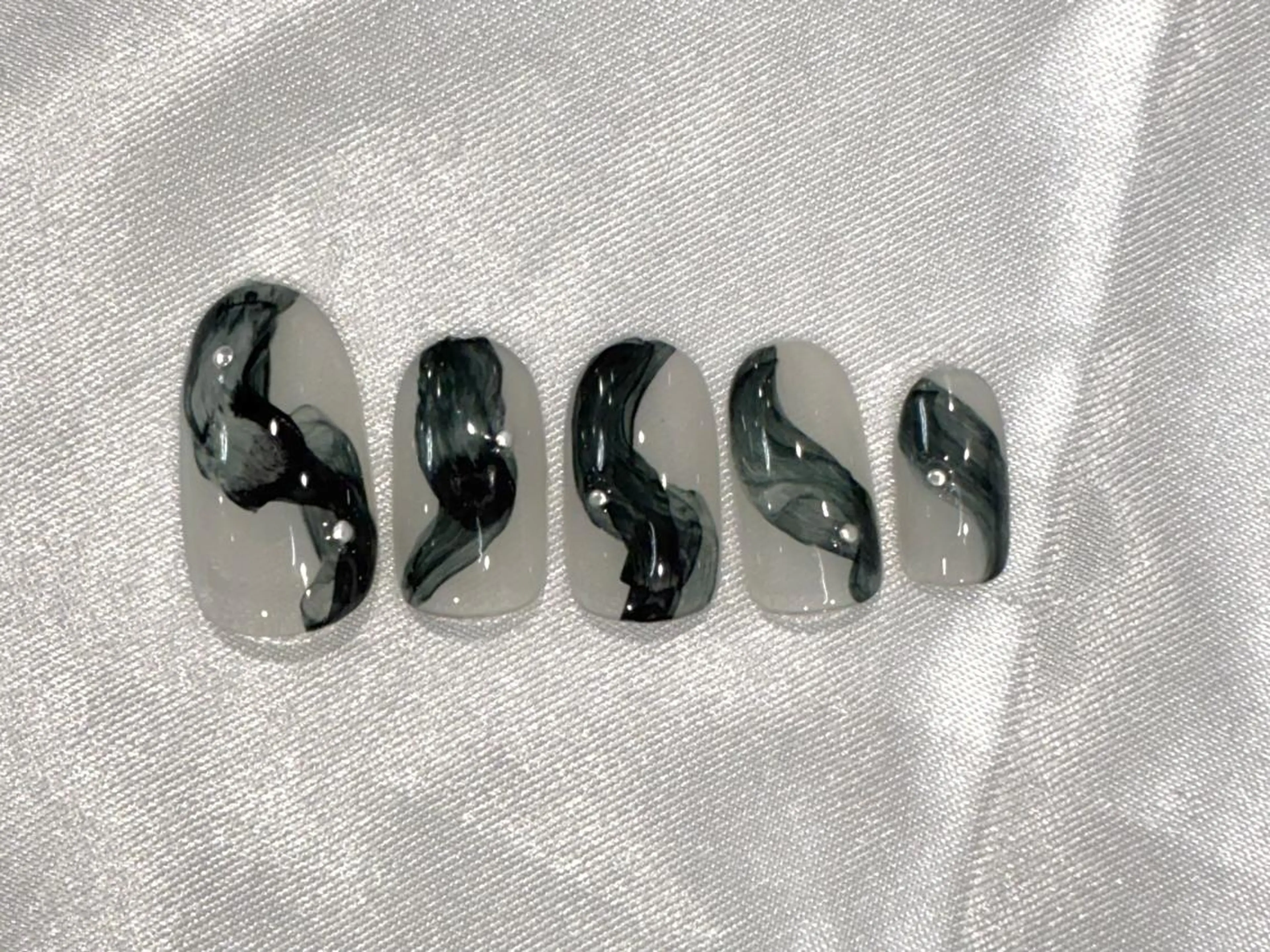 ネイル ハンドネイル １アイ&ネイルサロン リスブラン銀座新富町のネイルデザイン