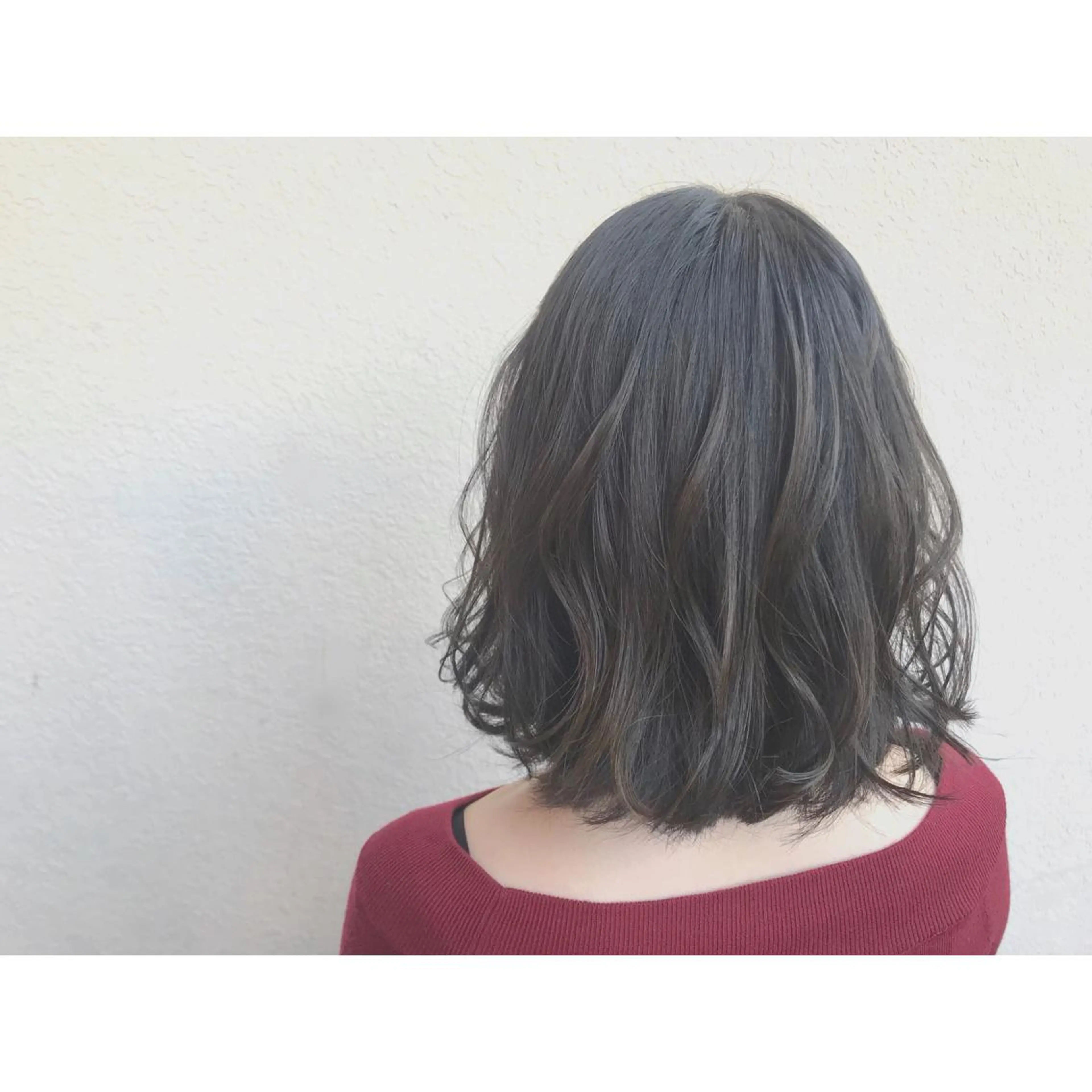 ミディアム カラー 切りっぱなしボブ アッシュ アッシュグレー ブルーカラー ブルージュ なかにし まゆみのヘアスタイル