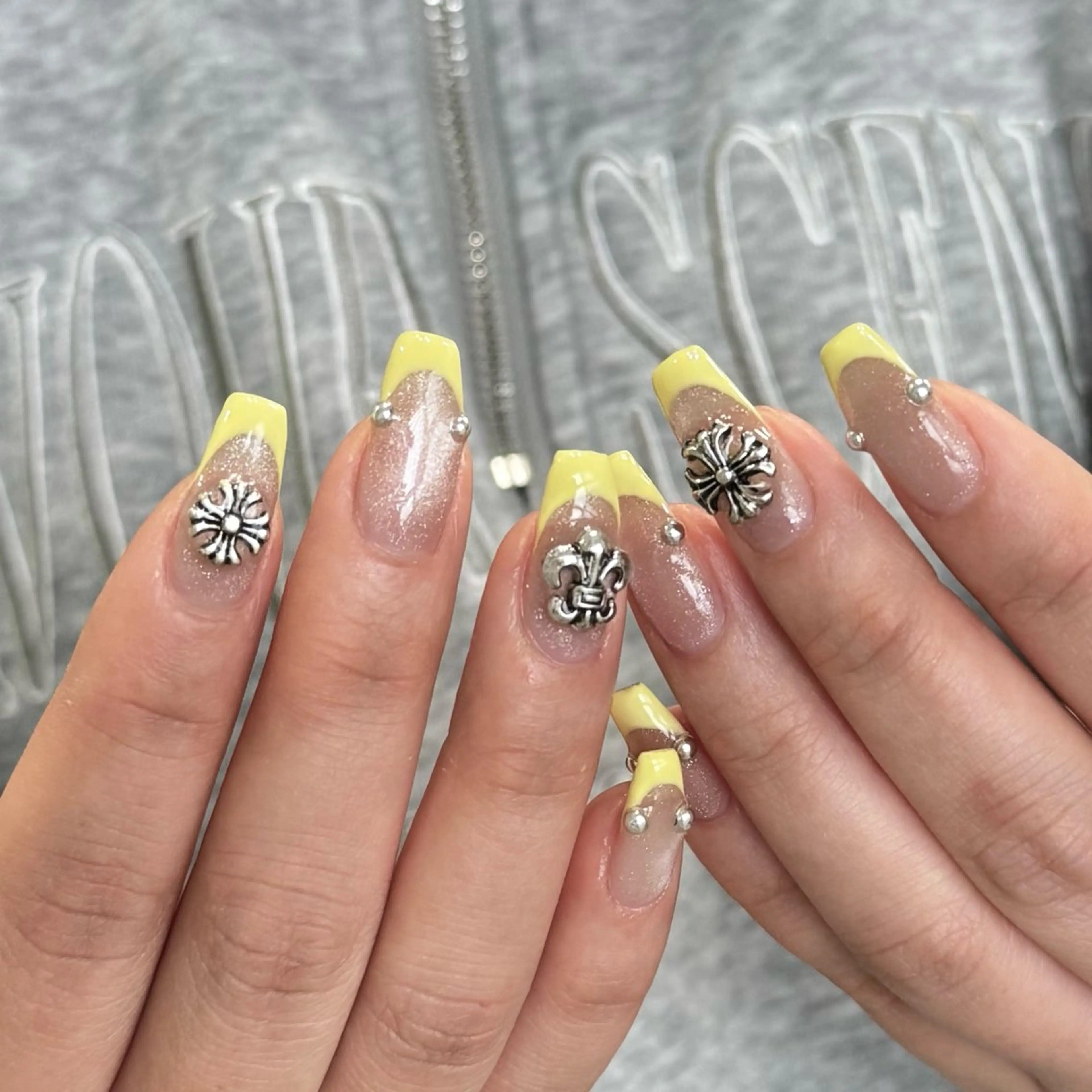ネイル フレンチネイル 黄色 ハンドネイル Nail salon Le'aのネイルデザイン