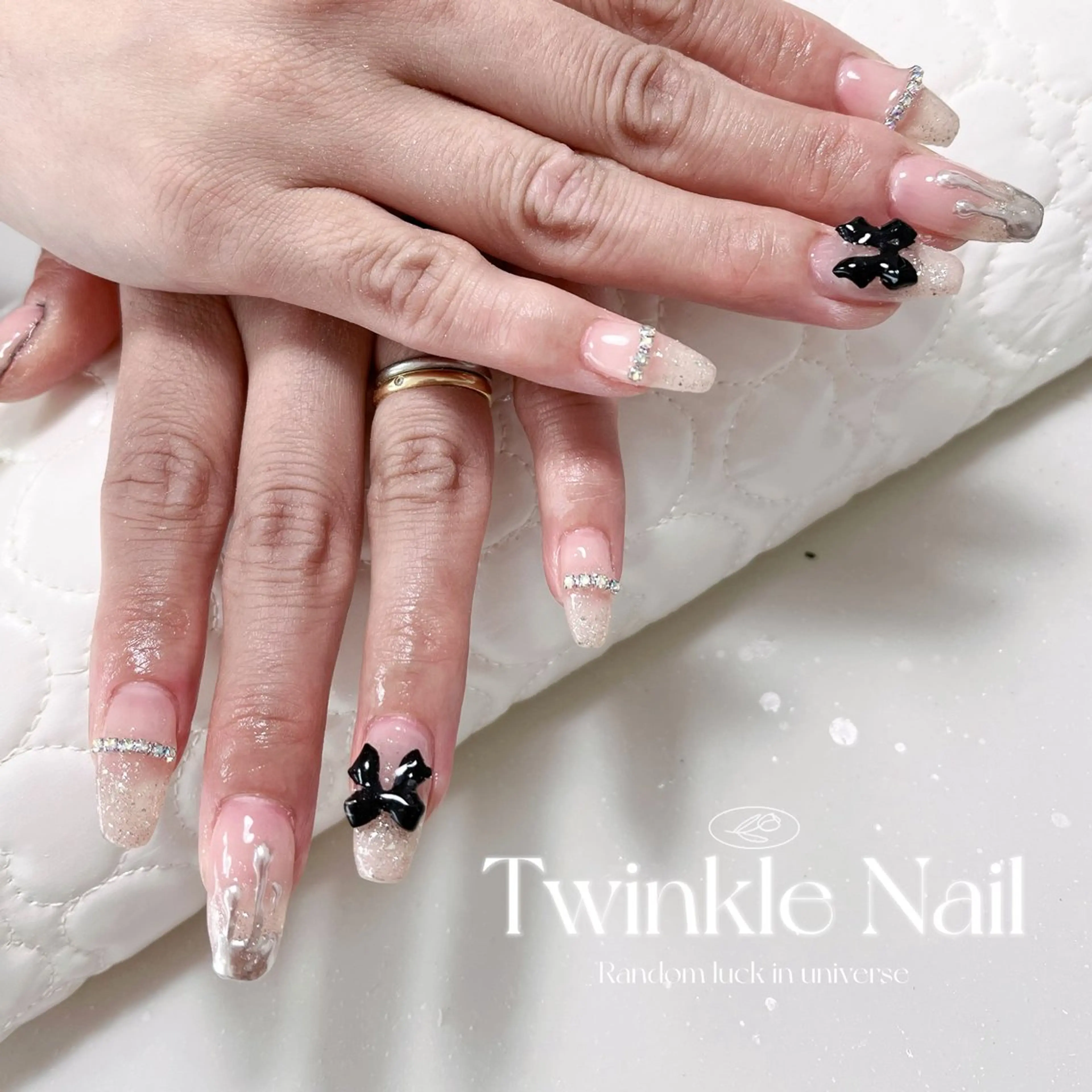 ネイル キラキラネイル リボン ワンホンネイル Twinkle Nail Kuboのネイルデザイン