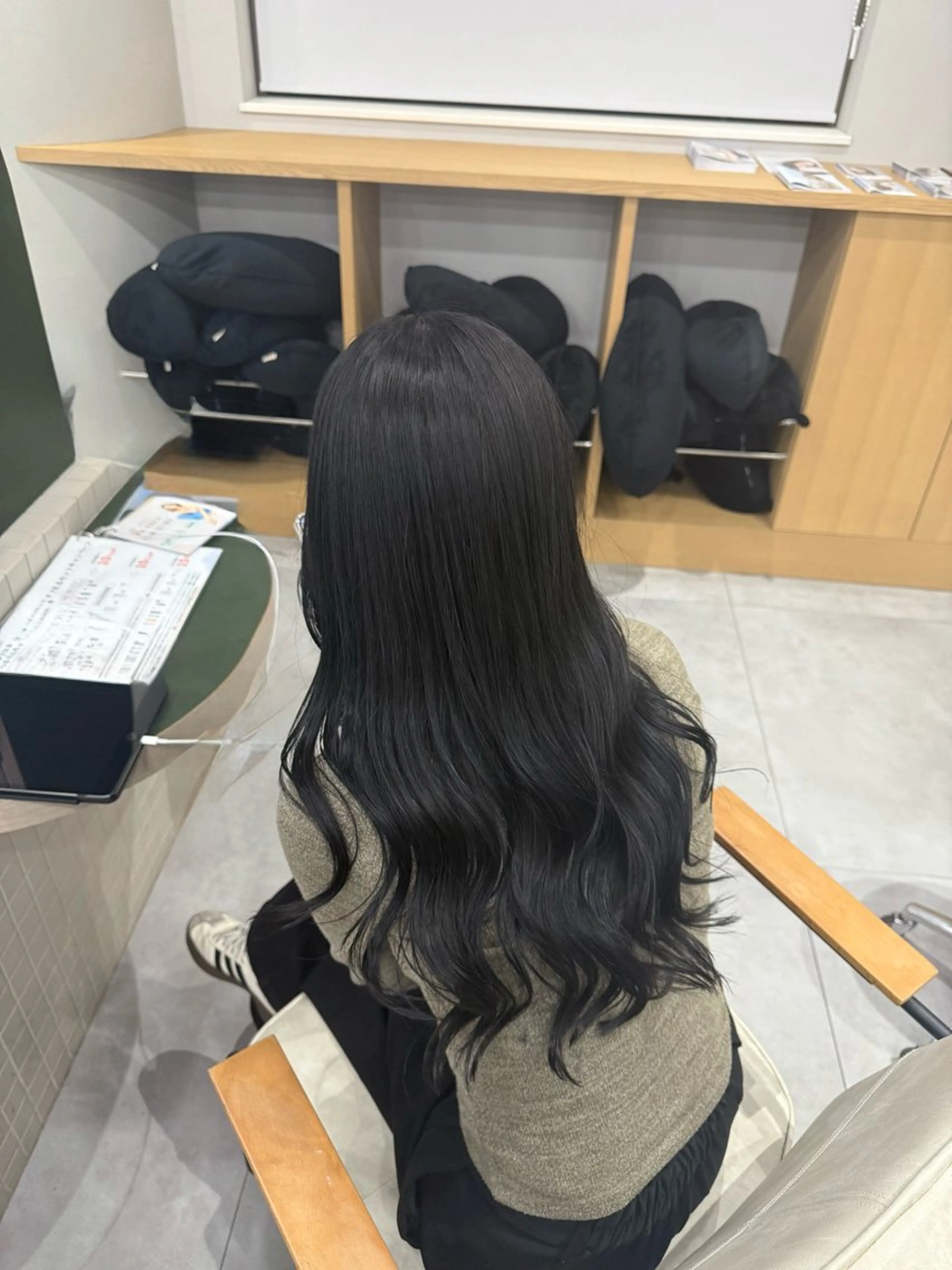 カラー 透明感カラー ダークグレー ダークグレージュ グレージュ ヘアカラー 衛藤 優希のヘアスタイル