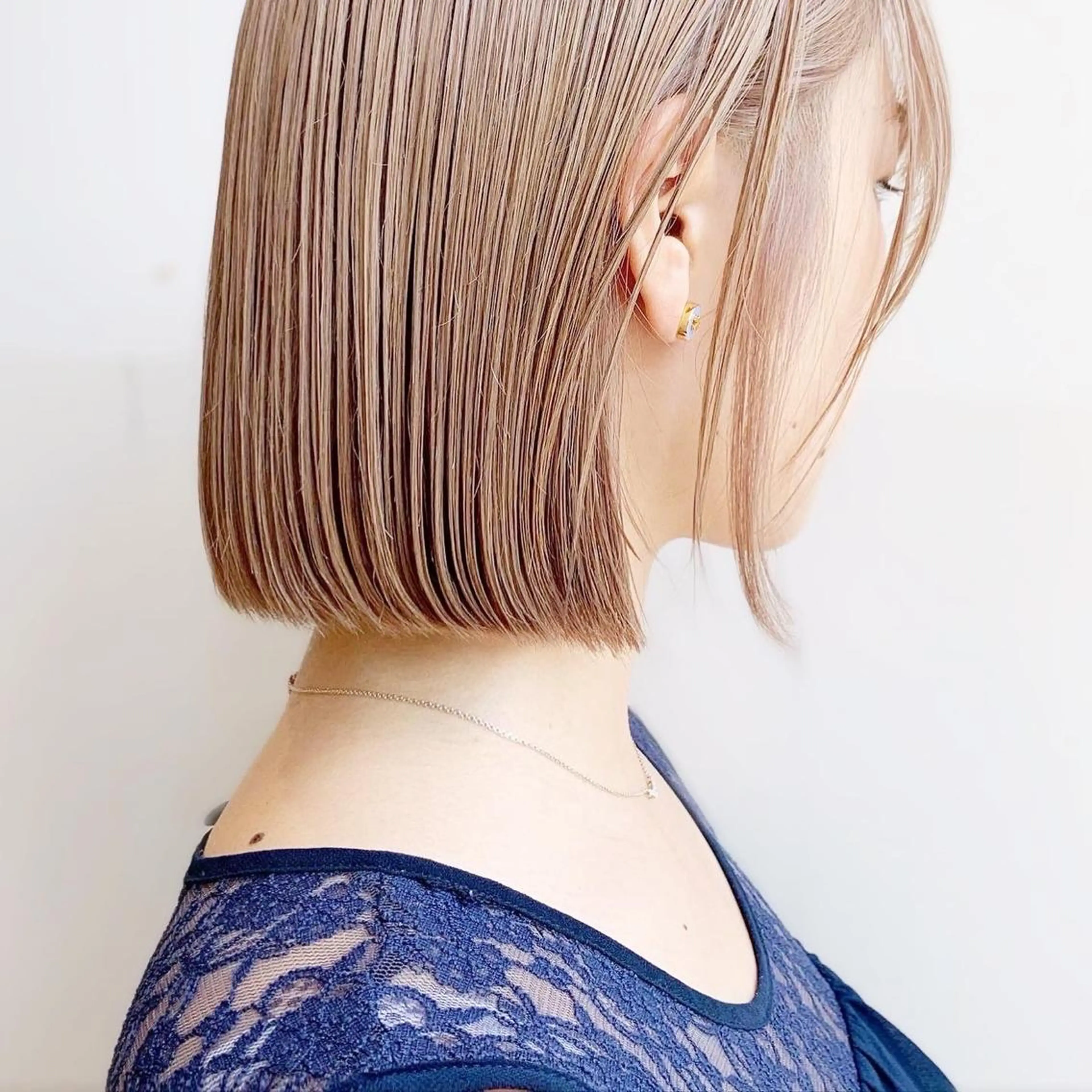 ミディアム カラー ベージュカラー 透明感カラー グレージュ ボブ カット ヘアカラー トリートメント レイヤー専門家 ダブルカラー修のヘアスタイル