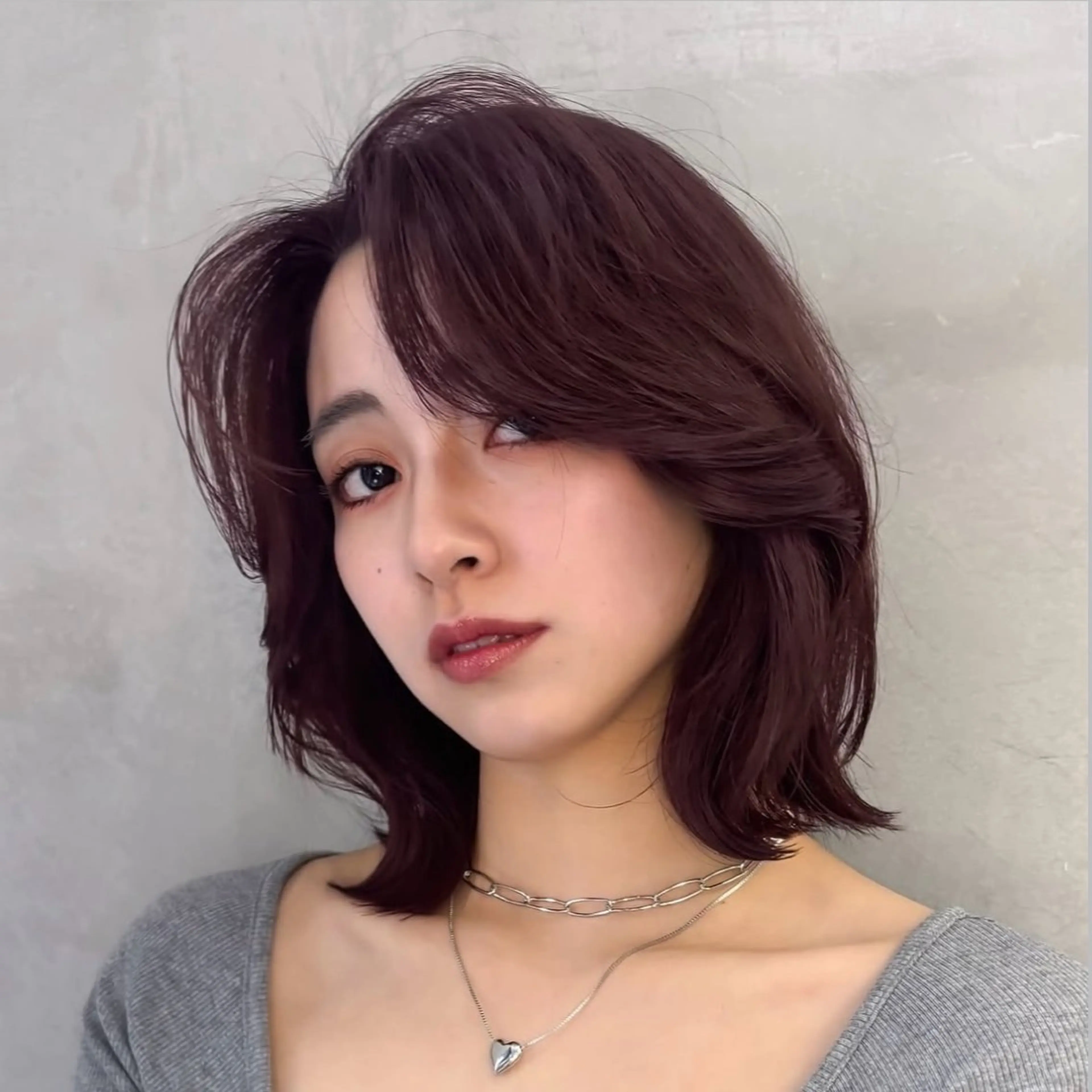 ミディアム くびれヘア 顔周りカット 韓国風ヘア 小顔カット カット ヘアカラー トリートメント 🤍aimi🤍 ウルフ/韓国ヘアのヘアスタイル