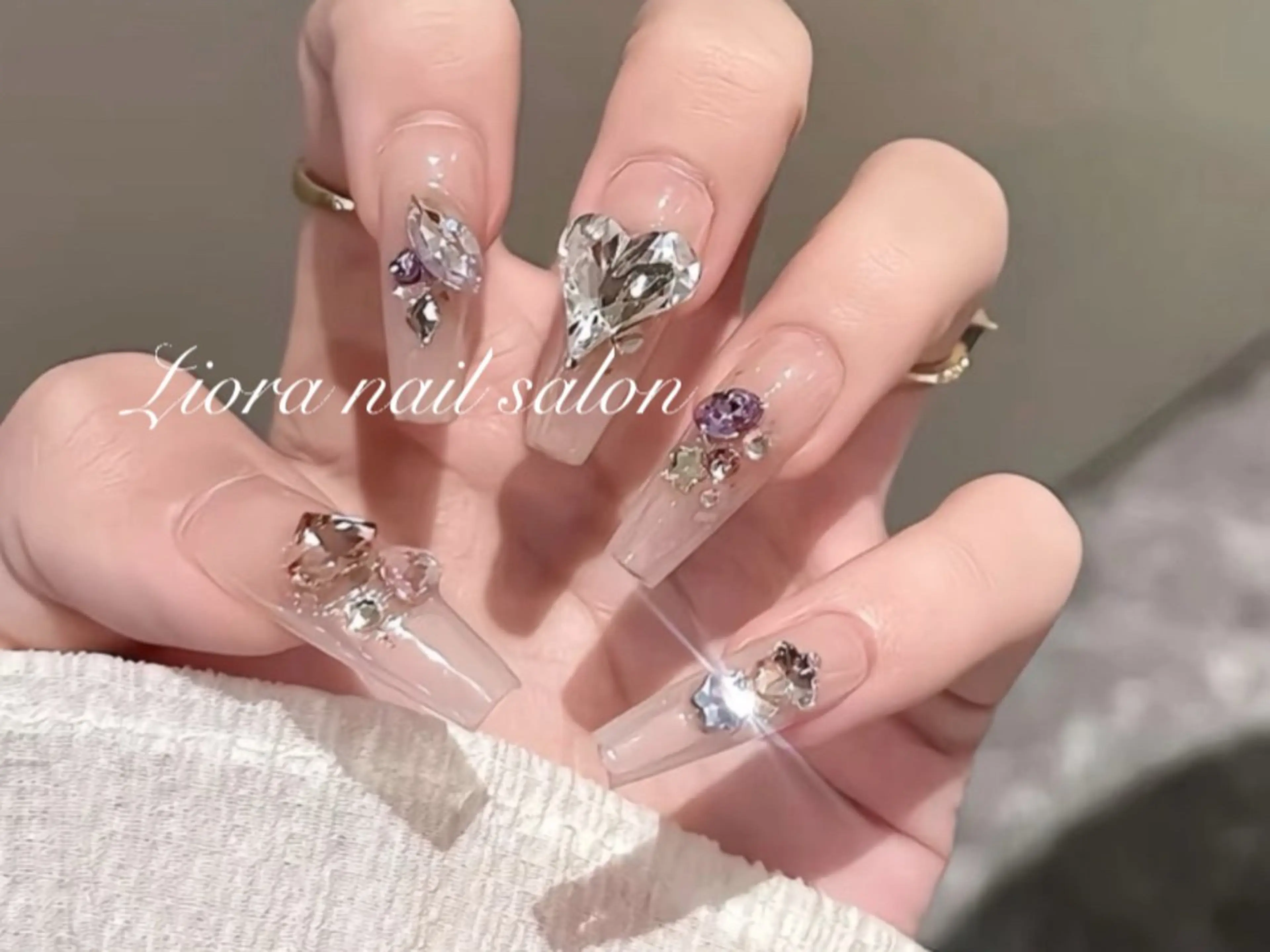 ネイル フレンチネイル ジェルネイル ガーリー グラデーション キラキラネイル ハンドネイル Liora nail 1のネイルデザイン