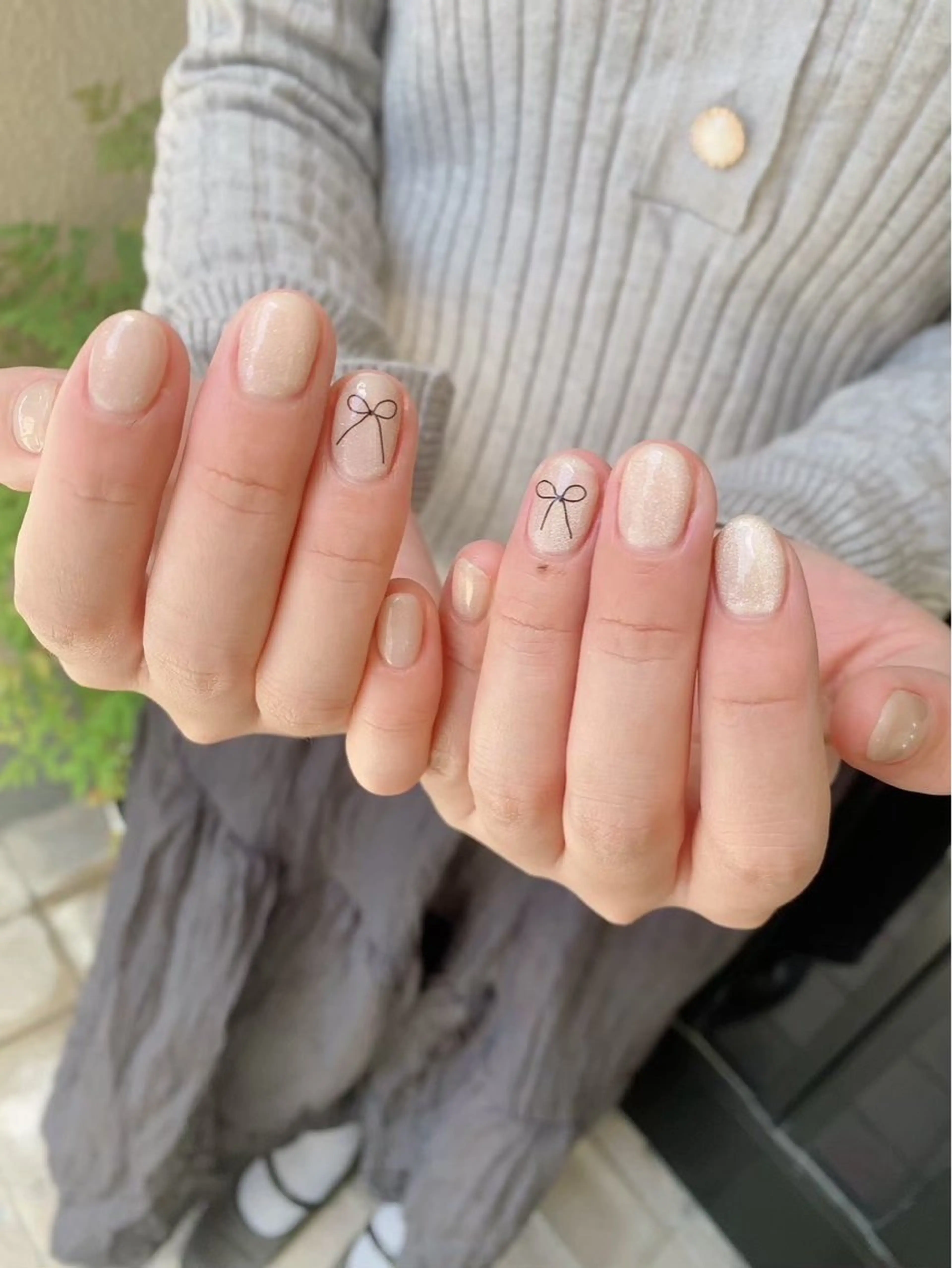 ネイル ジェルネイル ガーリー マグネットネイル リボン シンプルネイル irooo 21のネイルデザイン