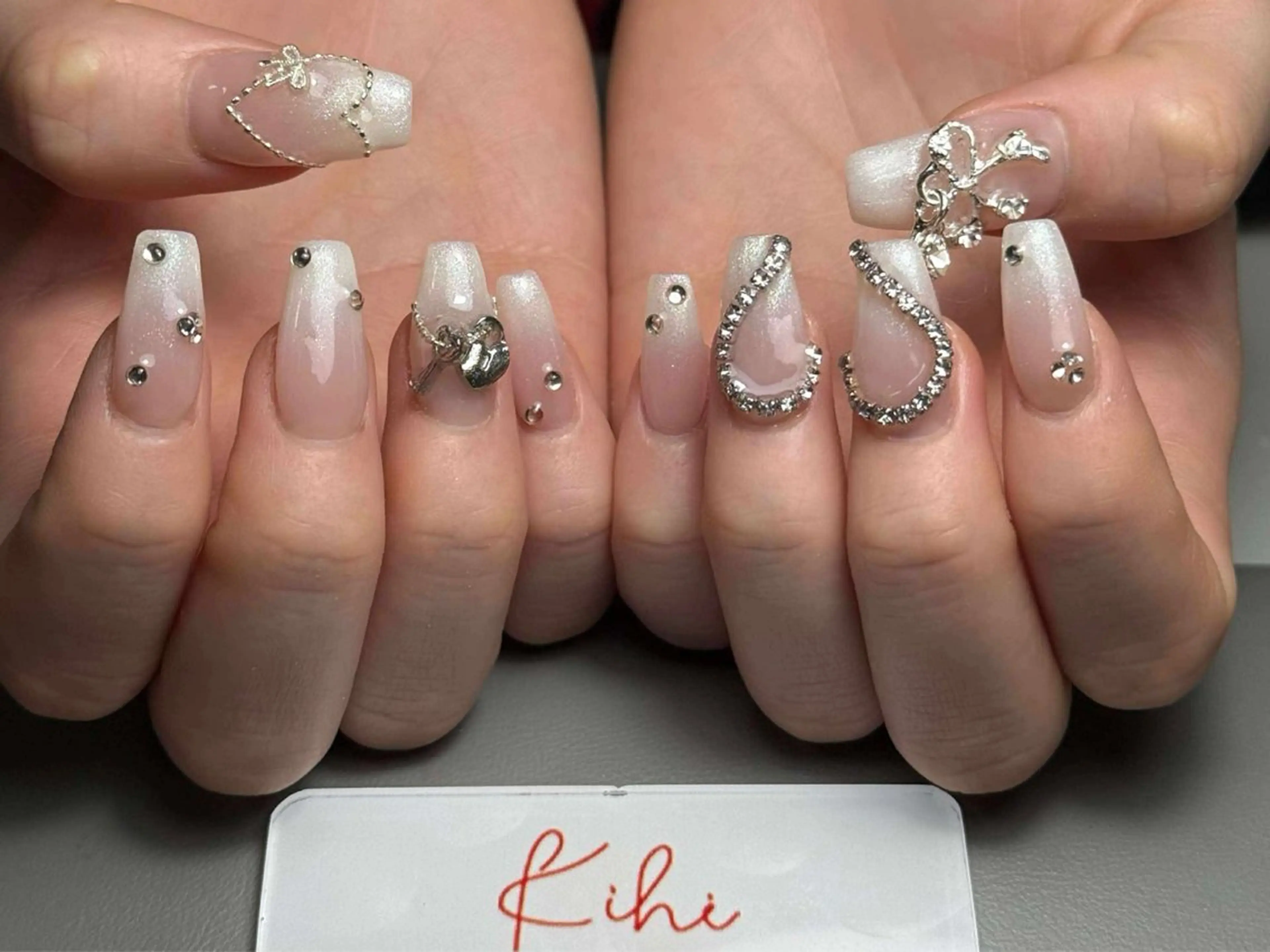 ネイル アートネイル フレンチネイル ジェルネイル グラデーション 韓国ネイル ハンドネイル ハンドケア さくら💮💮 【オフ無料】のネイルデザイン