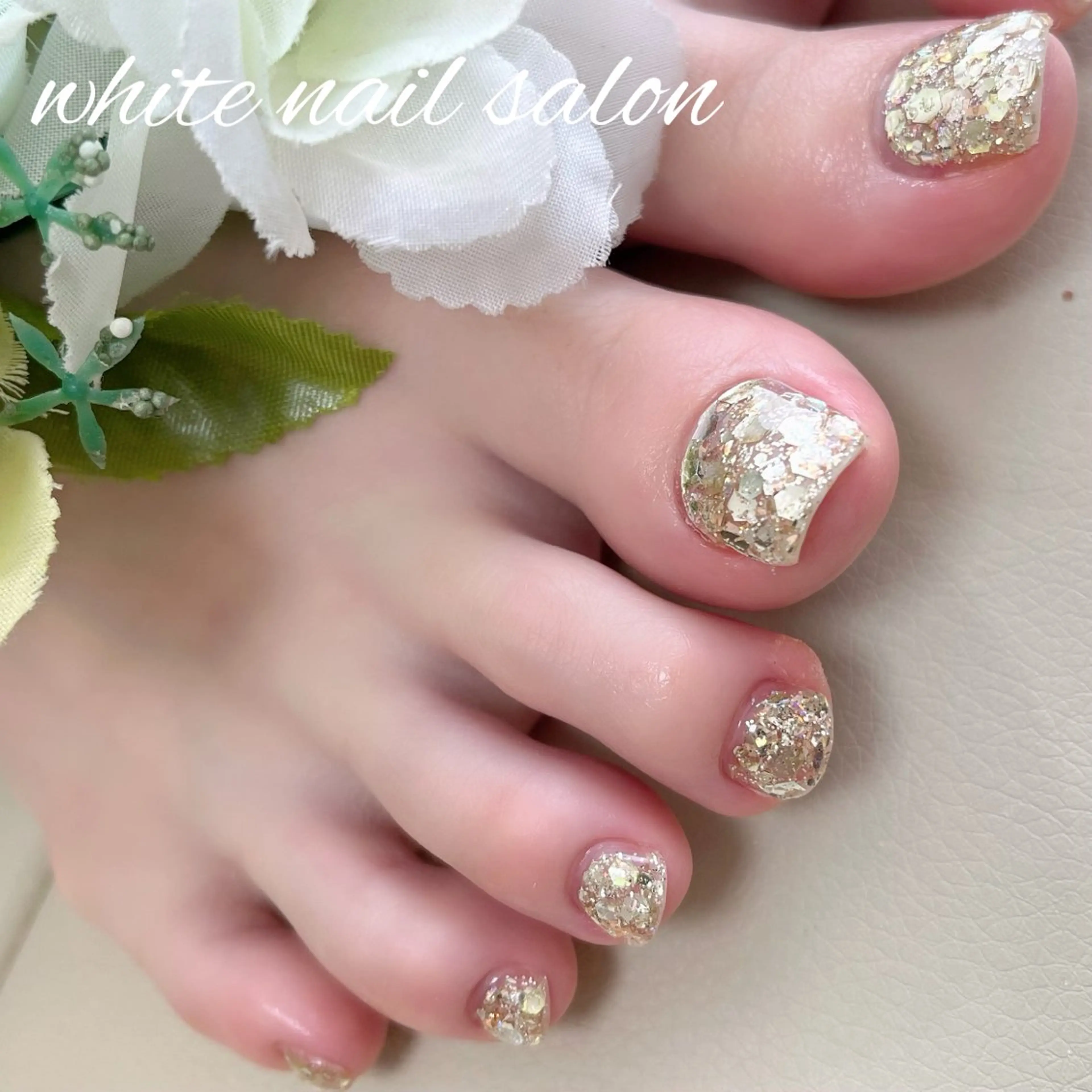 ネイル ラメ(グリッター) フットネイル white nail salonのネイルデザイン