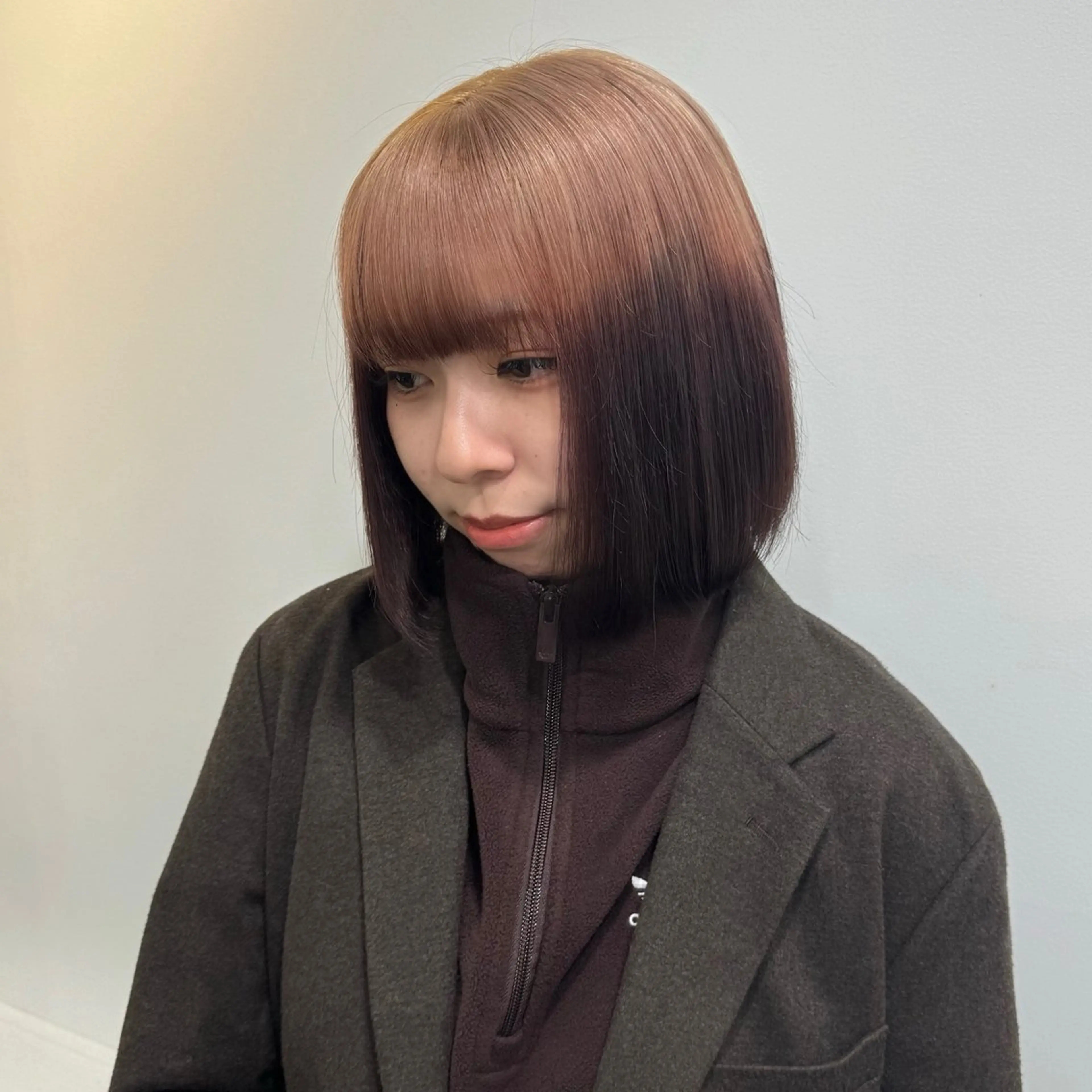 セミロング カラー ブリーチ デザインカラー ハイトーンカラー ヘアカラー トリートメント 🌼動き×透明感🩵 ハイトーン/ナナのヘアスタイル