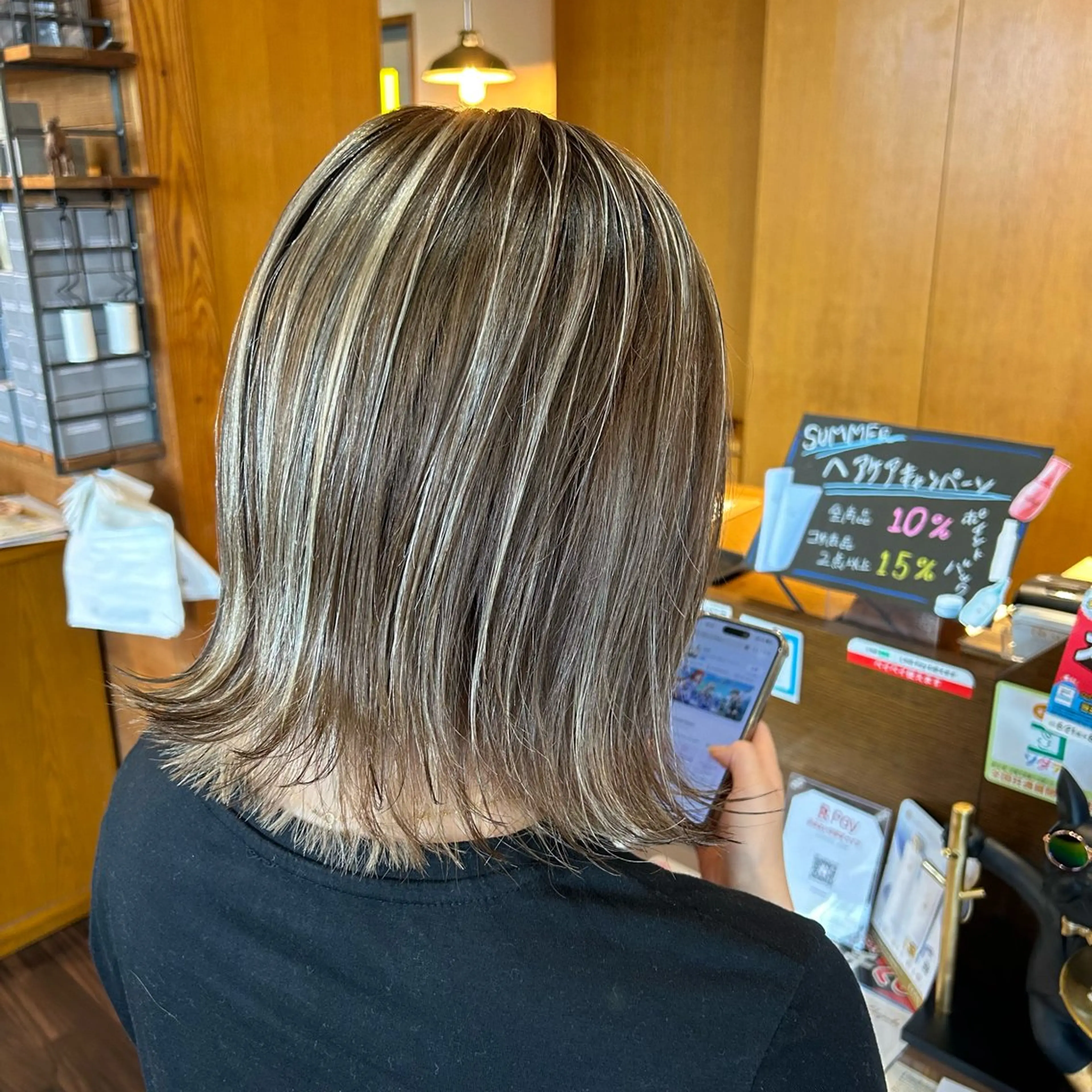 ミディアム ハイライト カット ヘアカラー oshare tom (スタイリスト)所属・人気🌻《髪質改善》 平井 綾乃のヘアスタイル