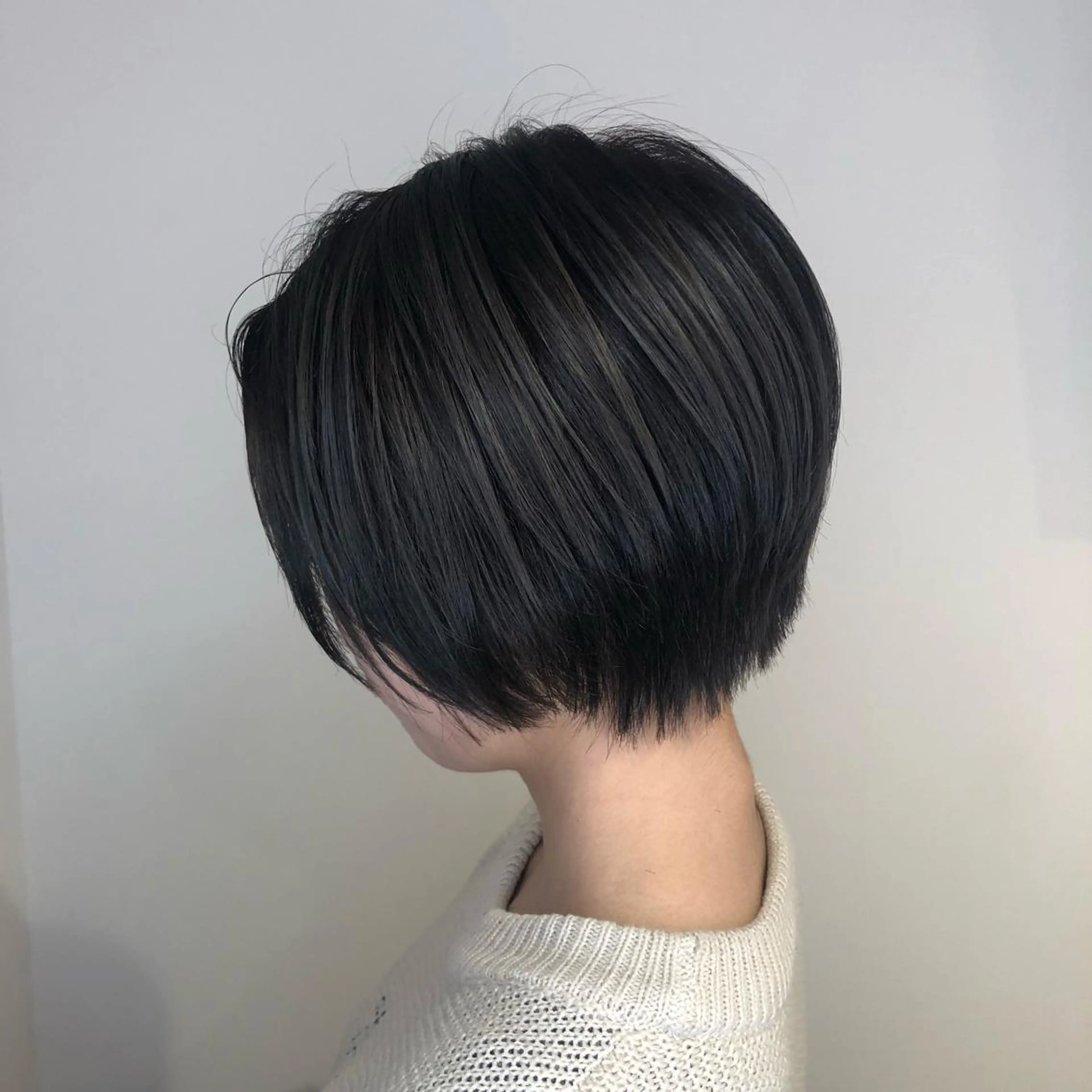 ミディアム カラー ウルフカット／吉村 桃子のヘアスタイル