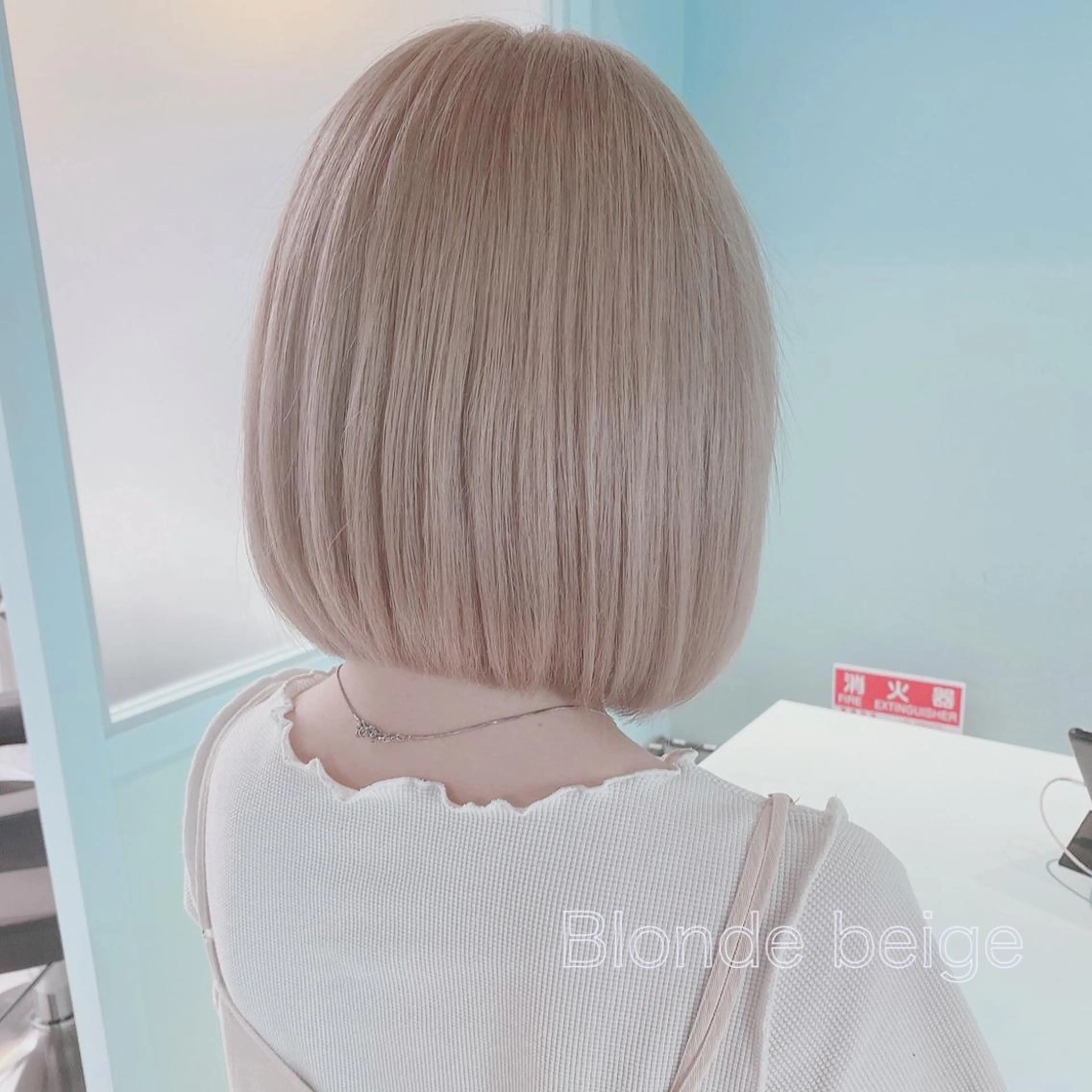 ミディアム カラー パーマ ヘアアレンジ マツエク・マツパ ブリーチ ブロンド ハイトーンカラー 外国人風カラー 韓国レイヤー🕊️ 柔らかベージュ🧸のヘアスタイル