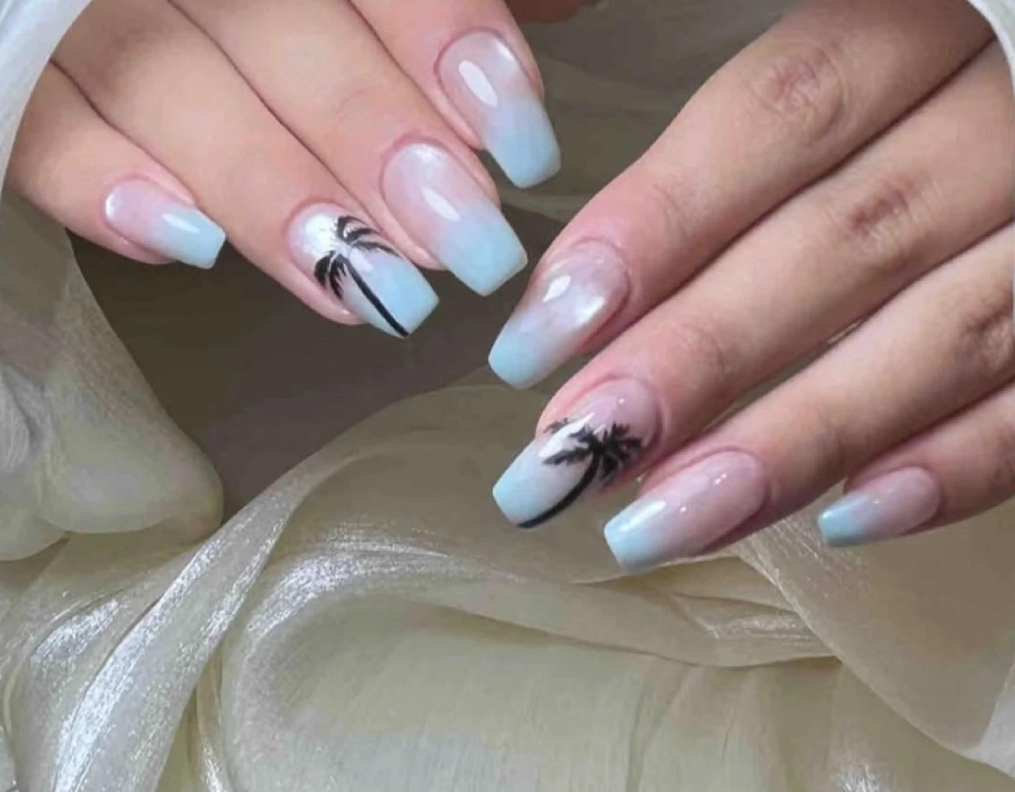 ネイル オーロラネイル 長さ出し フレンチネイル ジェルネイル ガラスフレンチ ハンドネイル Rela・S NAILのネイルデザイン