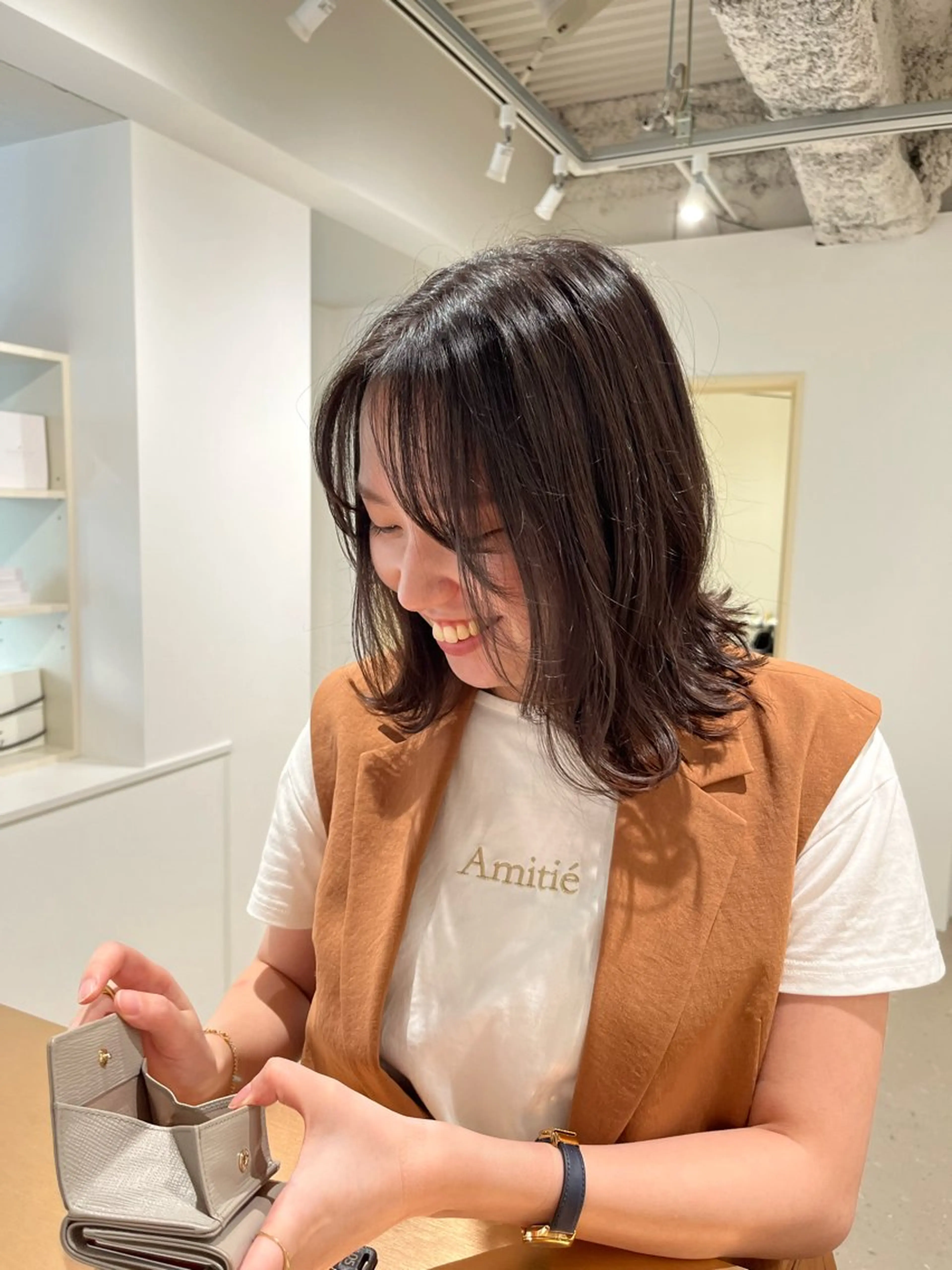 ミディアム 阪本 桃のヘアスタイル