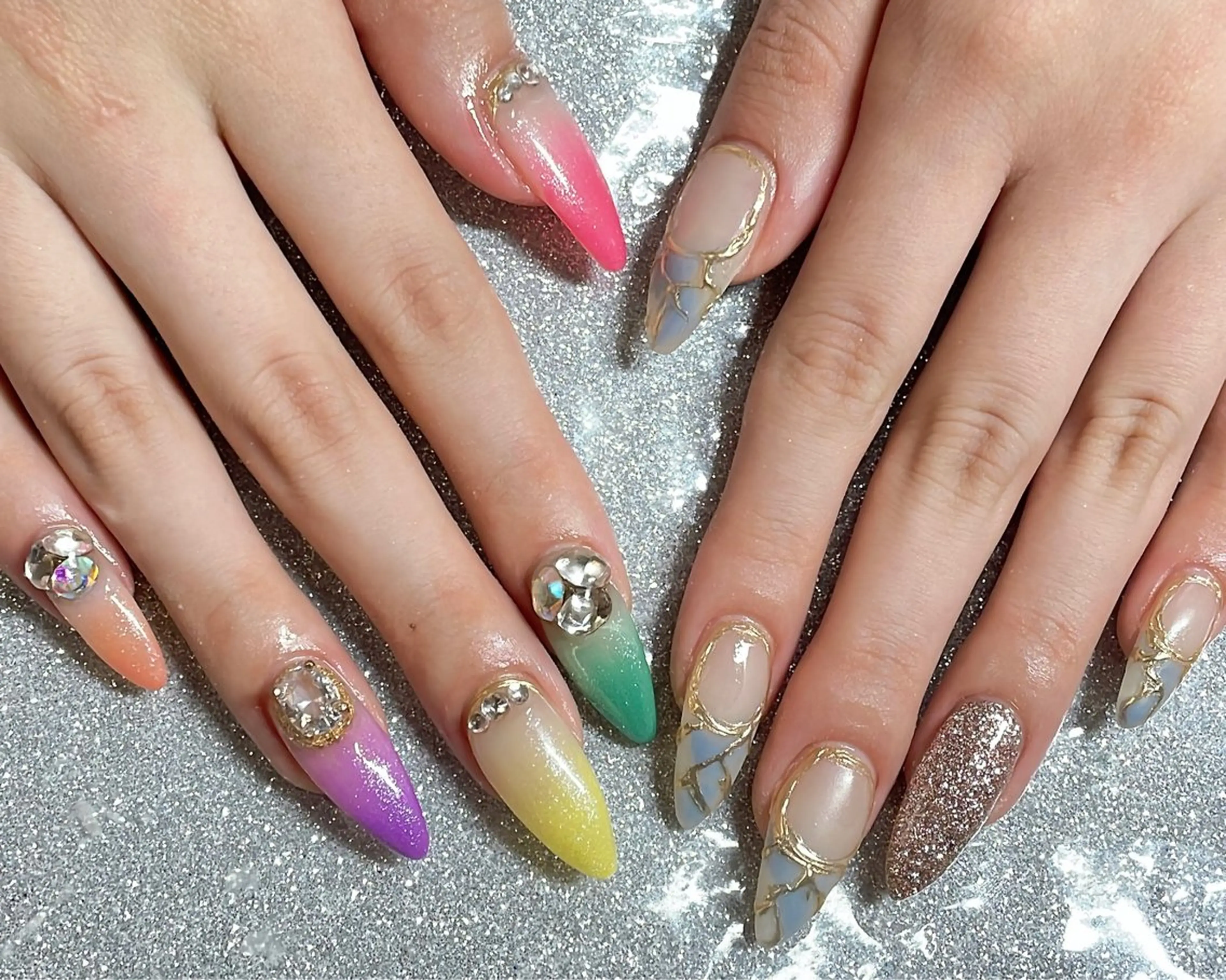 ネイル ハンドネイル VIERU 🌈🎀💖のネイルデザイン