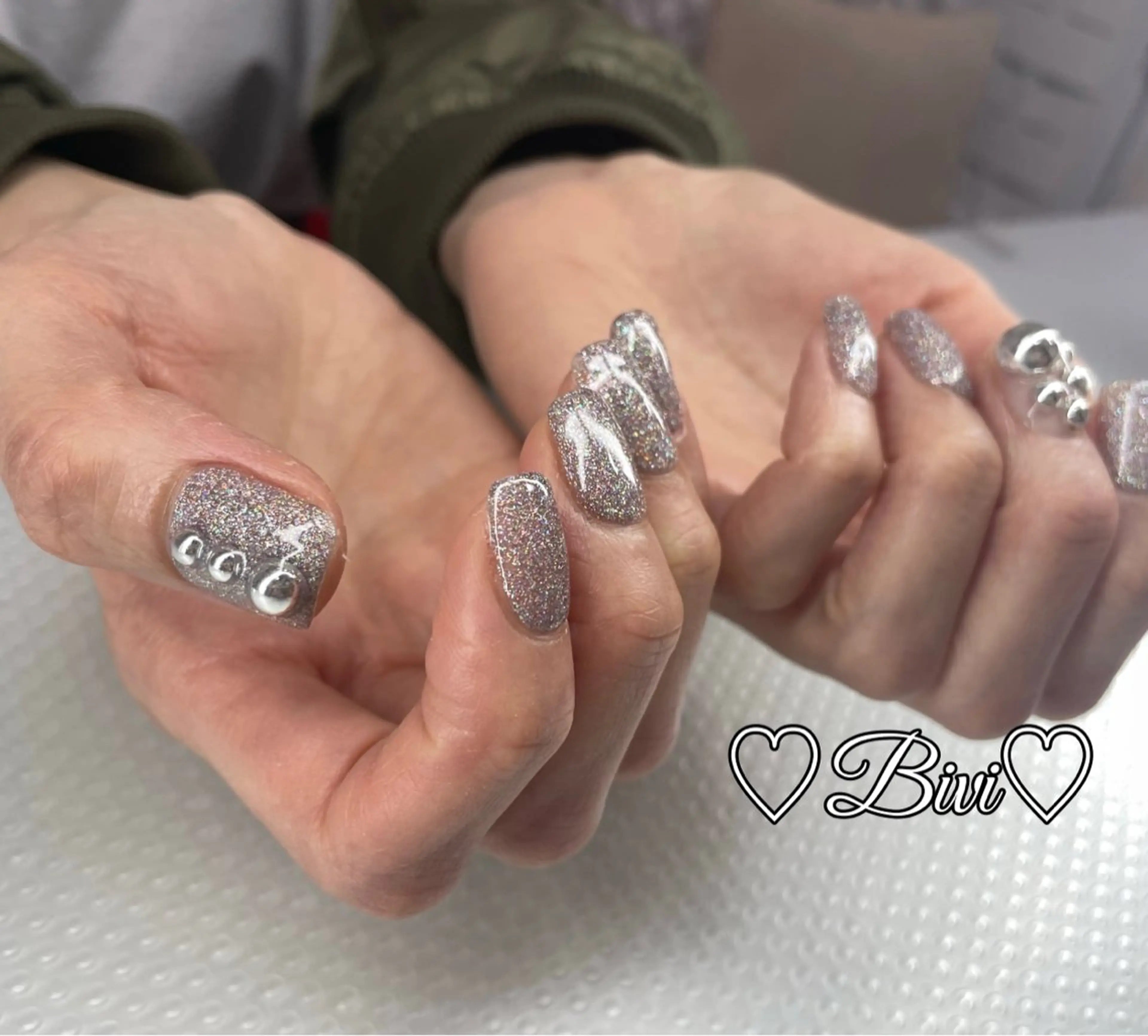 ネイル アートネイル フラッシュネイル ラメ(グリッター) シルバー スクエアネイル ハンドネイル ハンドケア ♡Bivi♡自爪に 優しいネイルサロンのネイルデザイン