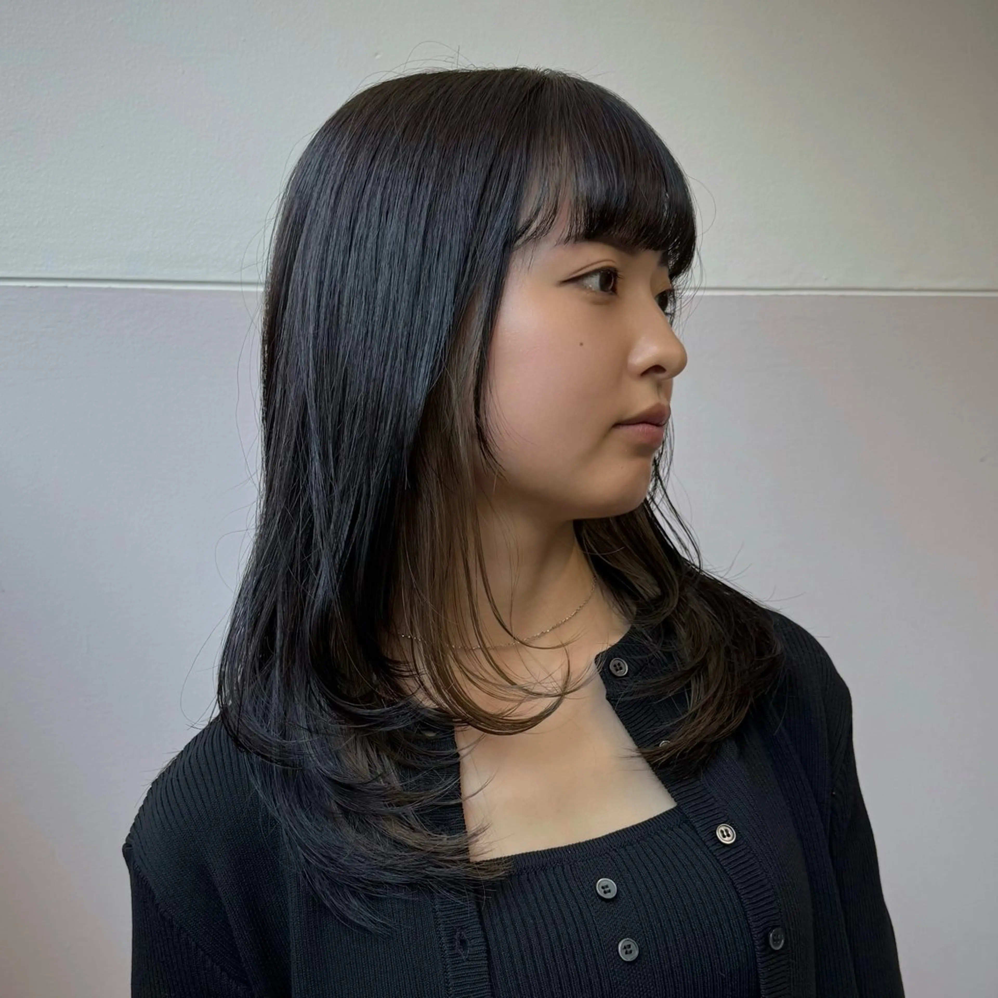 ミディアム INORI|レイヤー |ハッシュカットのヘアスタイル