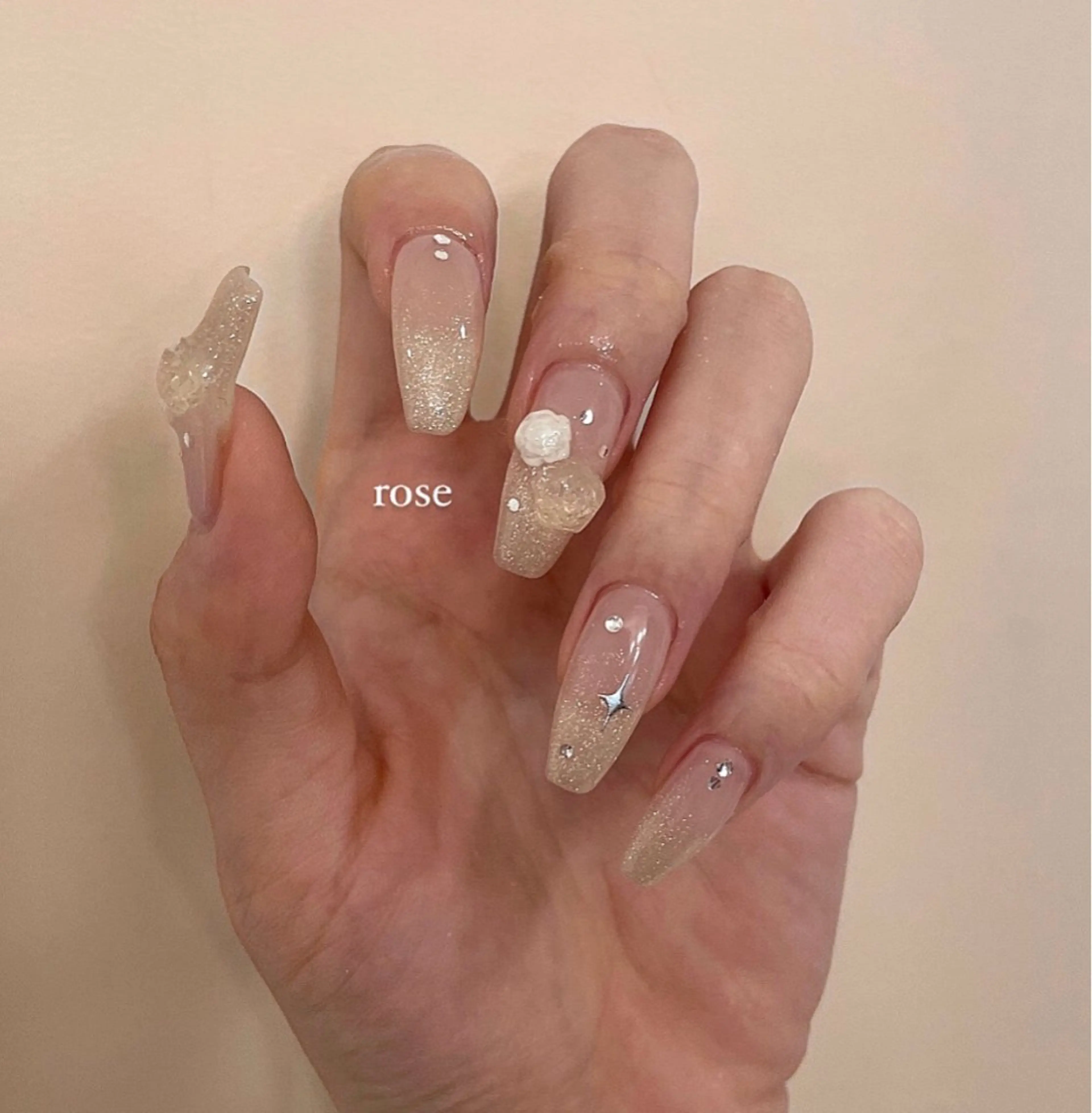 ネイル 長さ出し グラデーション キラキラネイル 韓国ネイル ラメ(グリッター) ハンドネイル ハンドケア Chisa Nail Studio所属・チ サのネイルデザイン