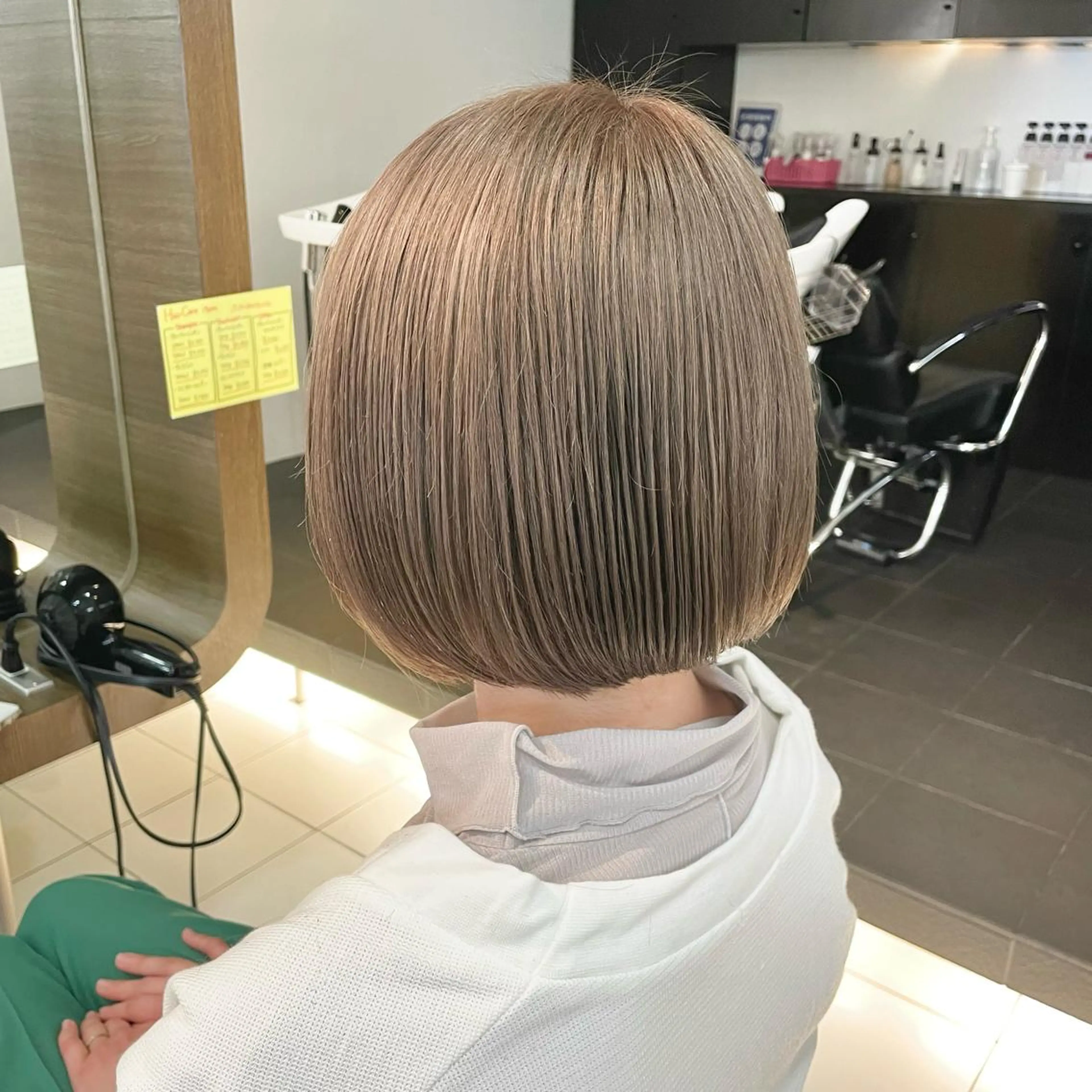 ショート カラー ブリーチ グレージュ ミルクティーグレージュ ボブ 透明感カラー/ 寺田千雅子のヘアスタイル