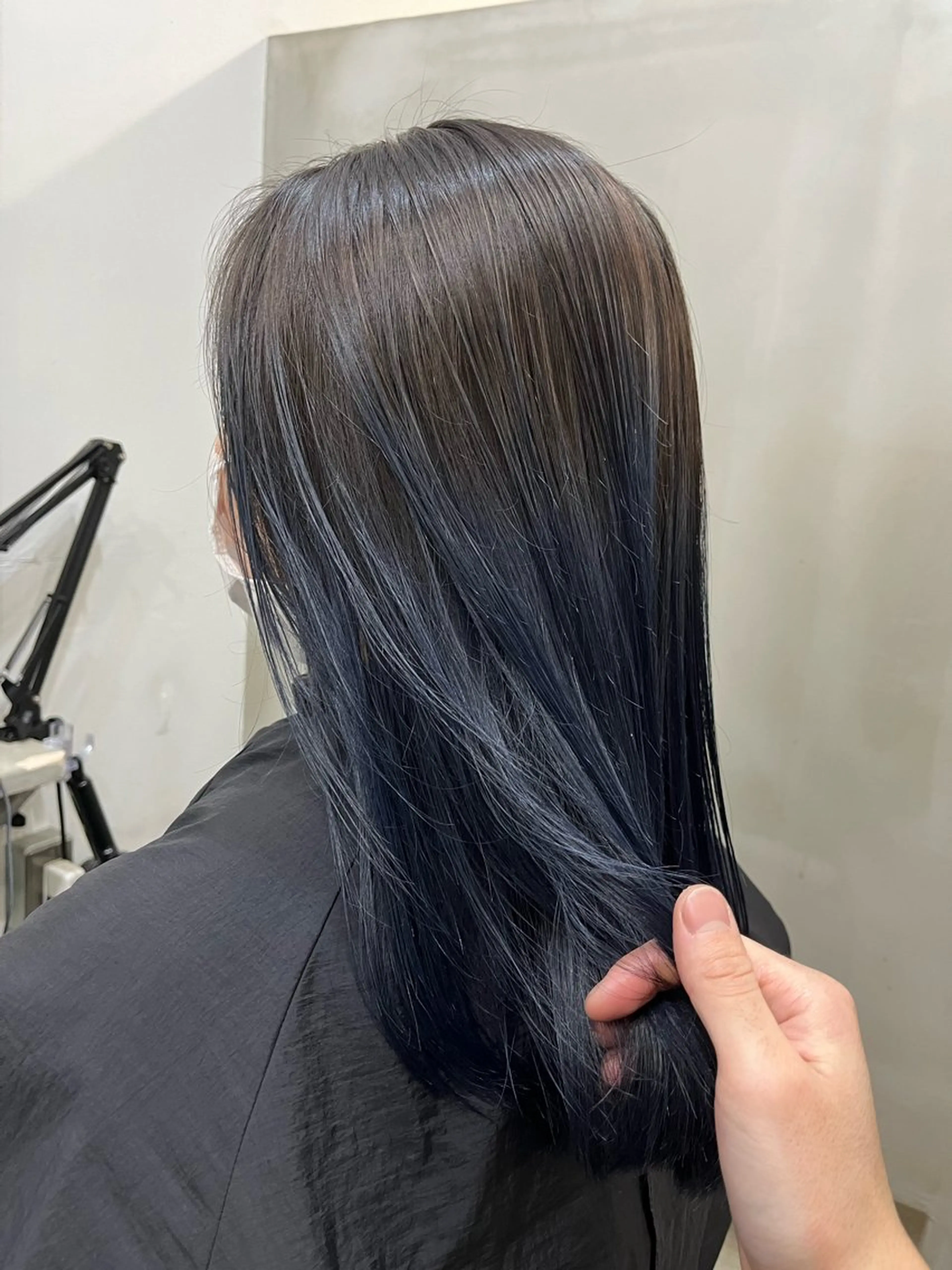 セミロング カラー ネイビーカラー ヘアカラー VOYAGE所属・中園 康のヘアスタイル