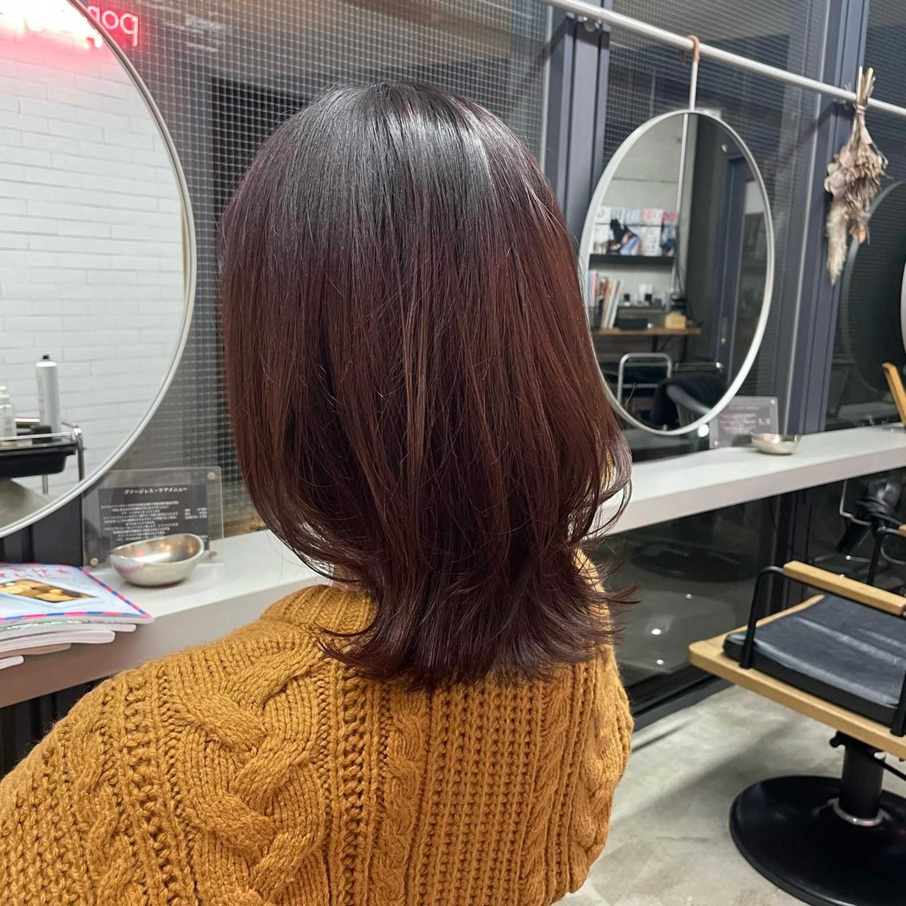 ミディアム カラー ミディアムレイヤー バイオレットカラー くびれヘア レイヤーカット やすだ しおりのヘアスタイル