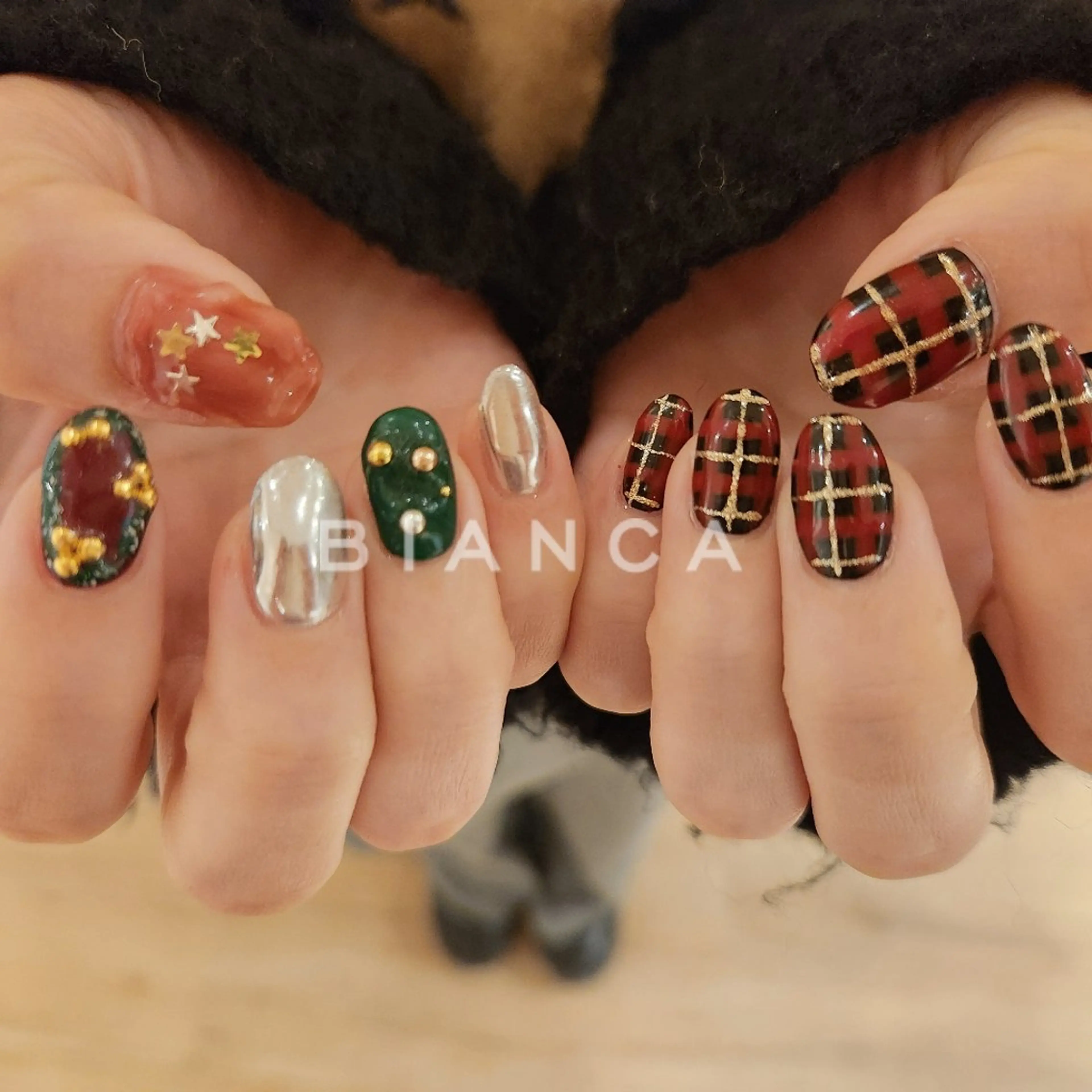ネイル キラキラネイル 持ち込み 冬ネイル クリスマス ハンドネイル Bianca名駅店 あゆのネイルデザイン