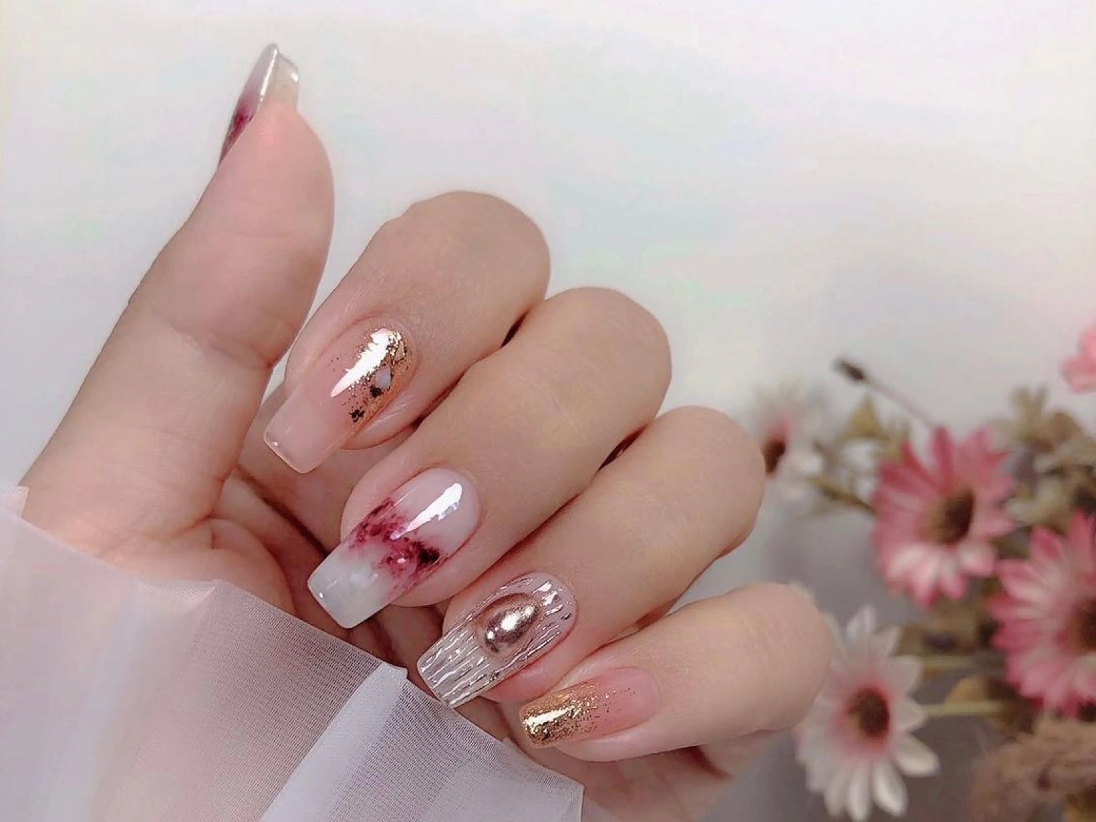 ✨チップ長さ出し/ストーン/パーツ/のせ放題※両手合わせて4本まで/持ち込みデザイン可【初回ソフトジェルオフ無料】の写真