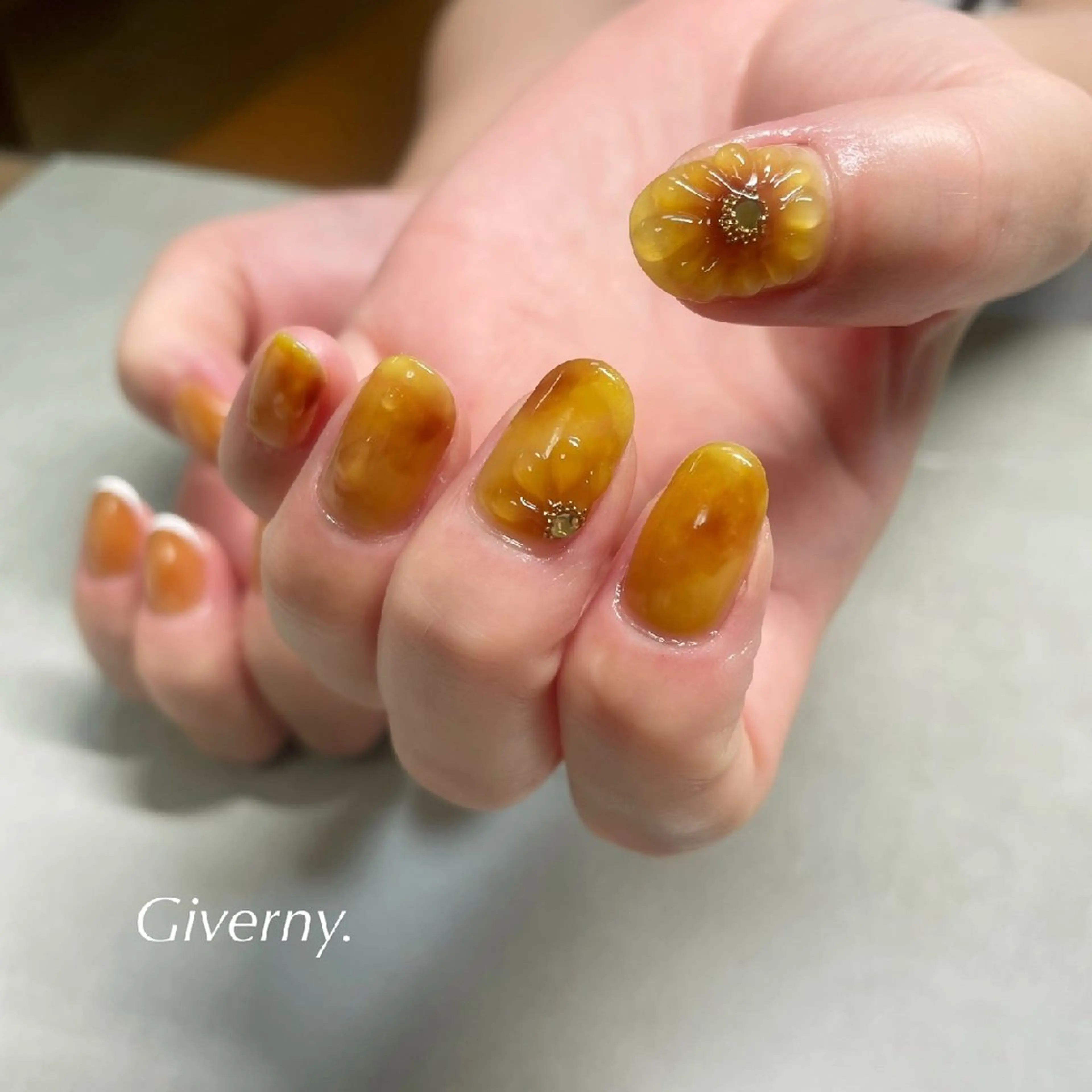 ネイル フレンチネイル ニュアンスネイル 夏ネイル ハンドネイル Giverny .のネイルデザイン