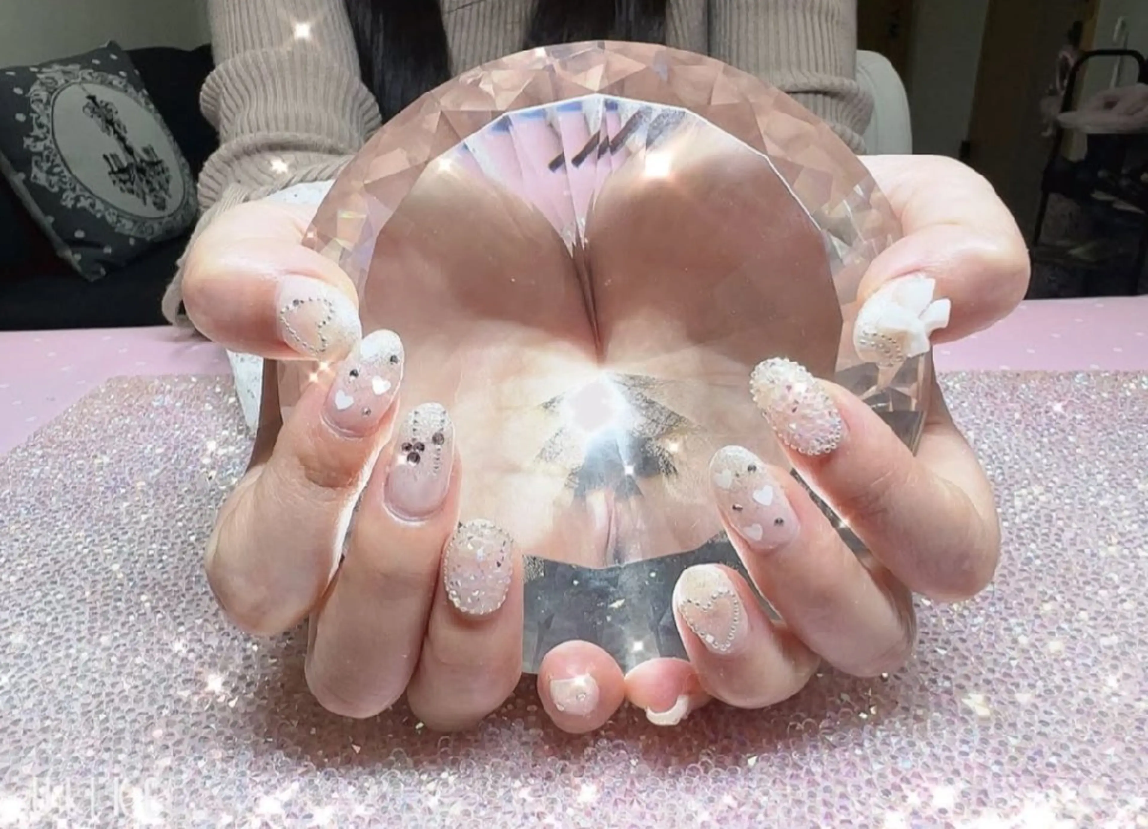 ネイル ガーリー ホワイト ハンドネイル nailsalon J&K所属・J&K🤍ひらた 当日OK❣️のネイルデザイン