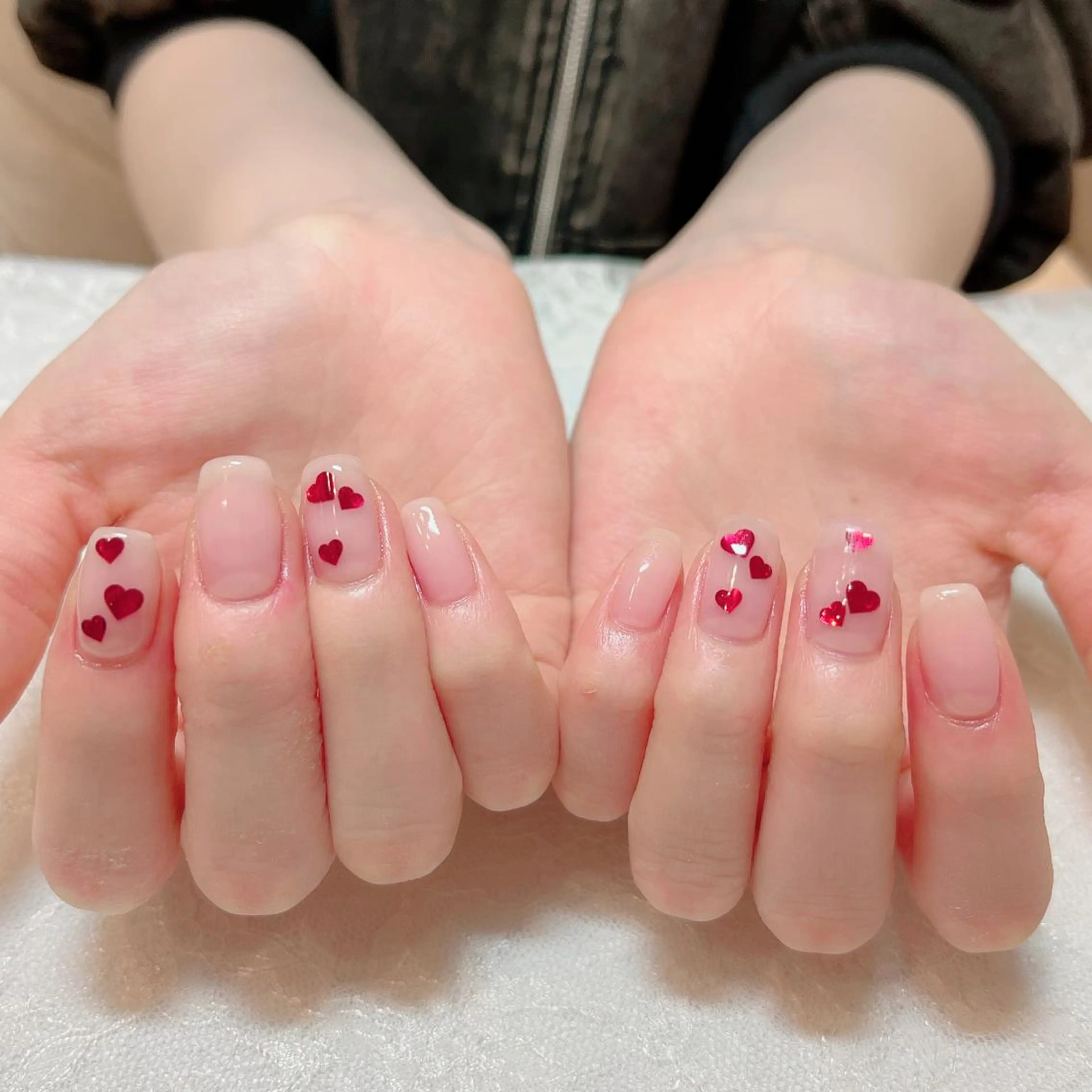 ネイル ホログラムネイル ピンク 赤色 ハンドネイル aoinail所属・aoi nailのネイルデザイン