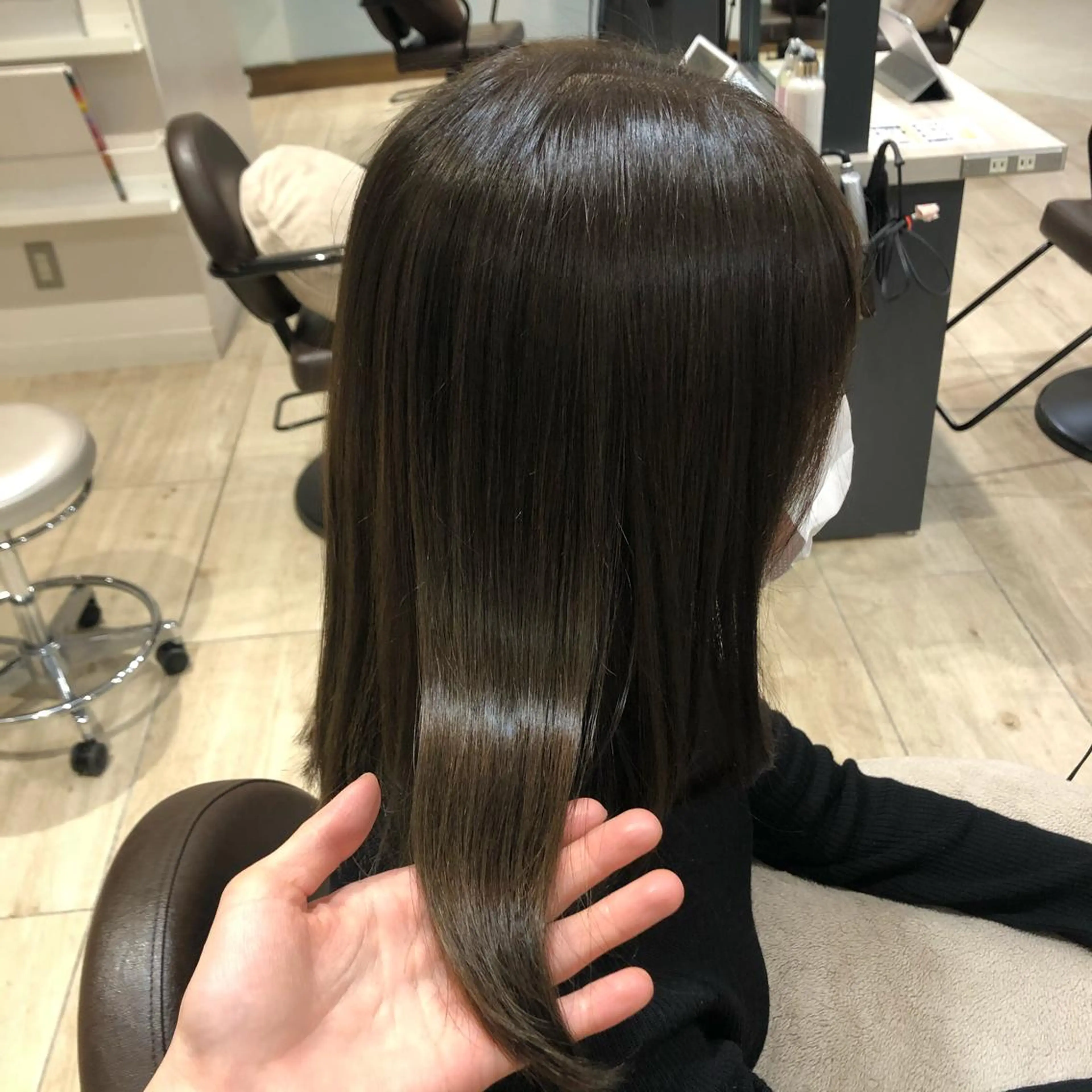 セミロング カラー オリーブカラー Euphoria 銀座店所属・Euphoria 銀座 みおこのヘアスタイル