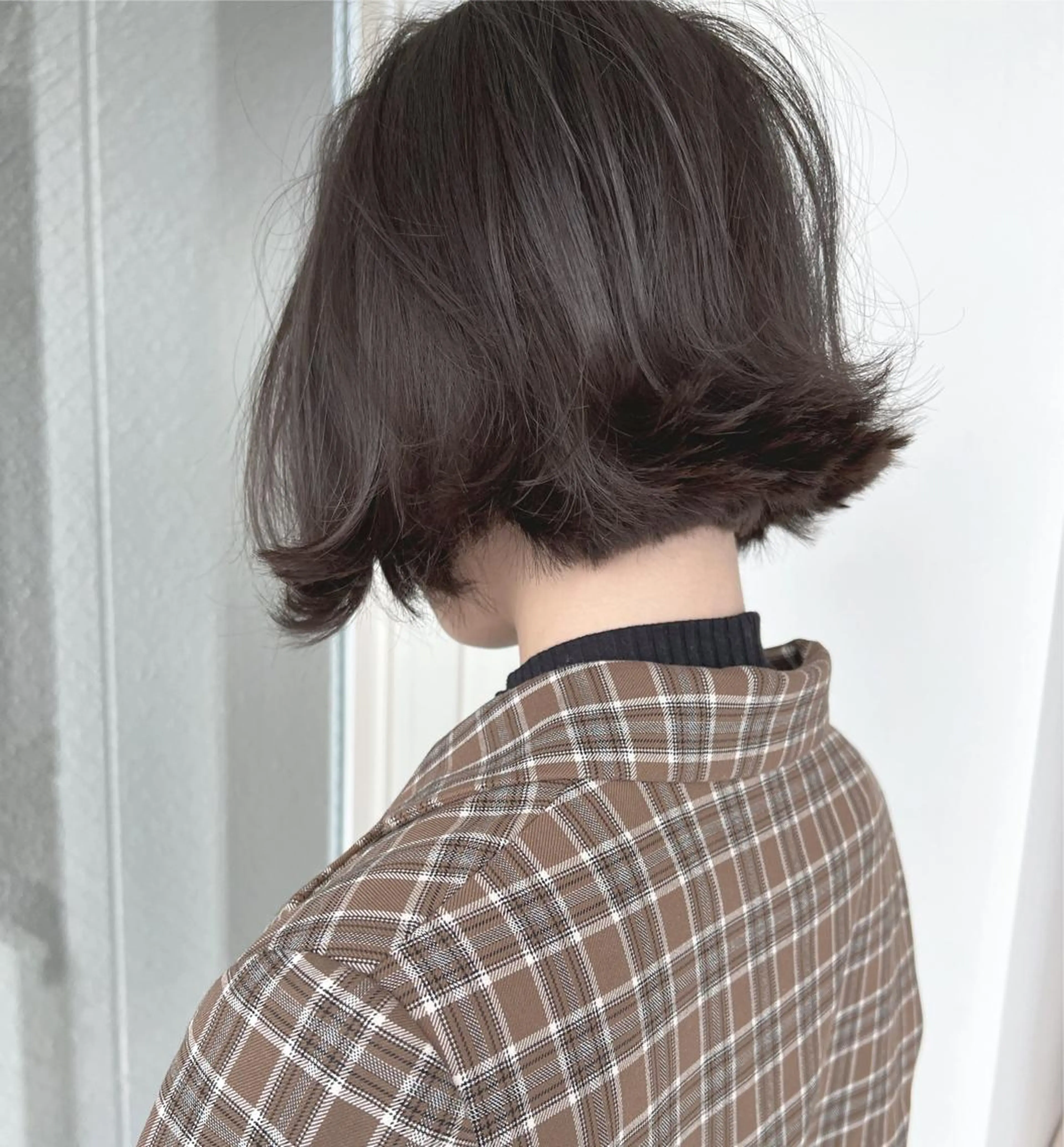 ショート カラー 透明感カラー ダークグレー ダークグレージュ グレージュ ボブ ボブ・レイヤーカット 吉敷航一のヘアスタイル