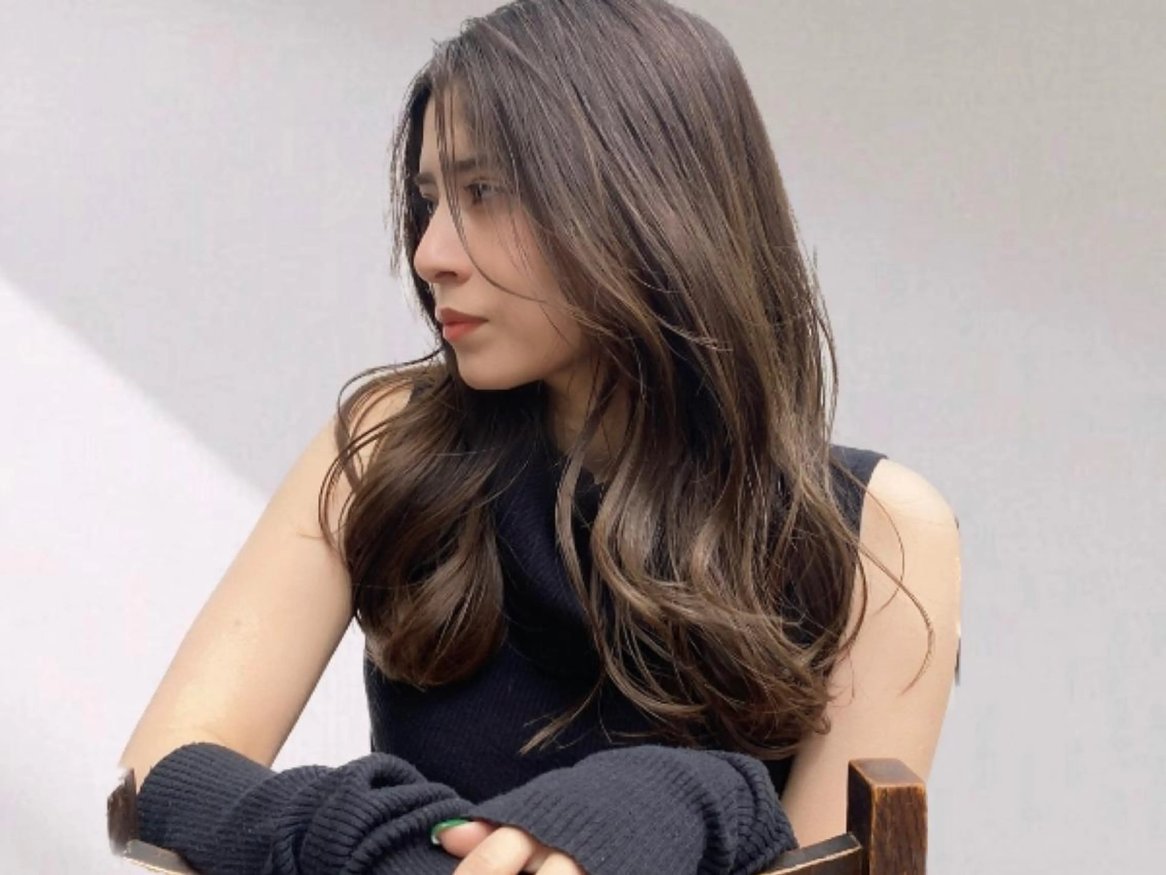 ロング カラー パーマ アディクシーカラー アッシュ バレイヤージュ ミストバング ブリーチ カット ヘアカラー トリートメント 初めでも安心🌟 newi町田✂のヘアスタイル