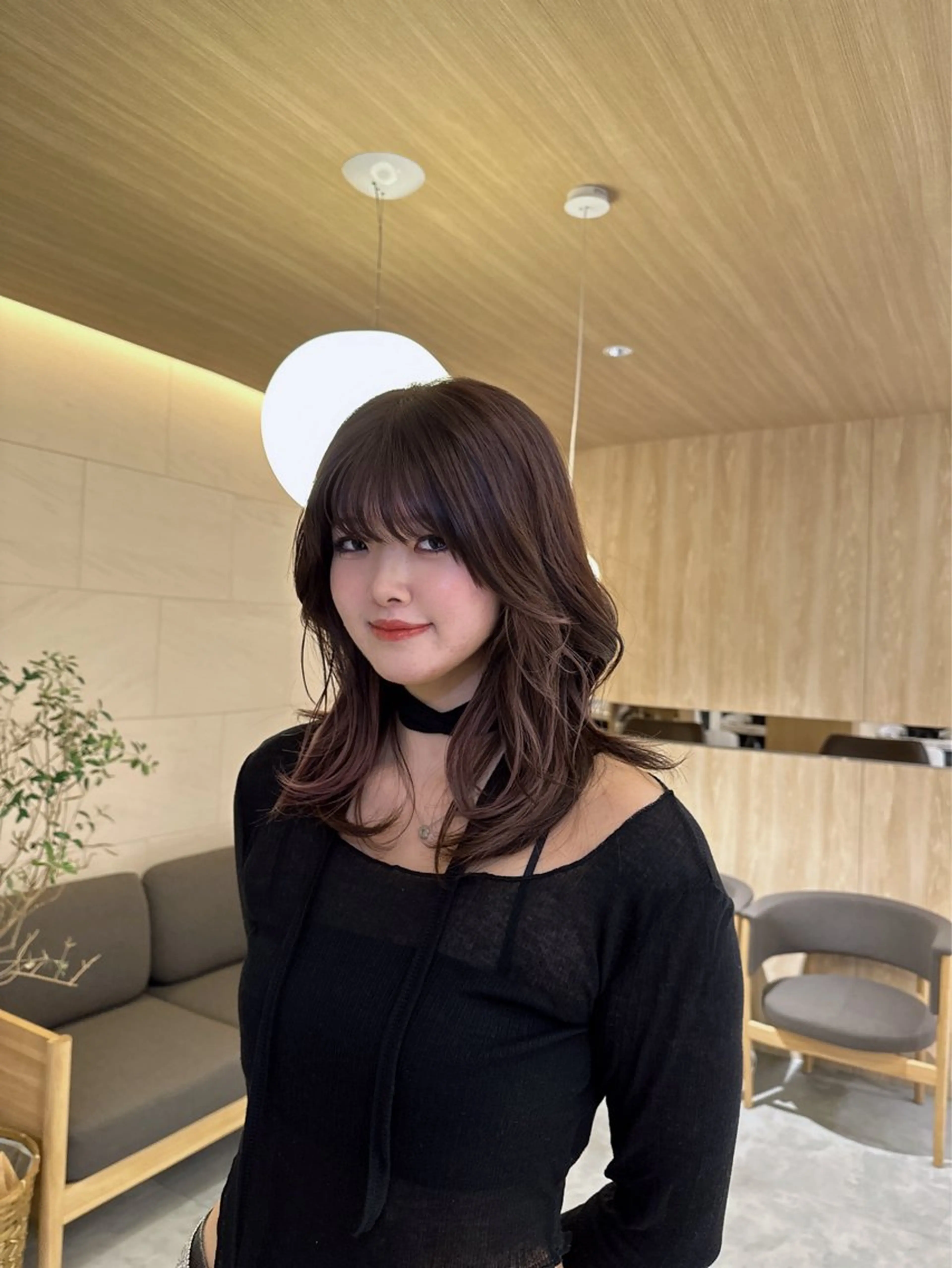 セミロング ラベンダーブラウン 大島 希美のヘアスタイル