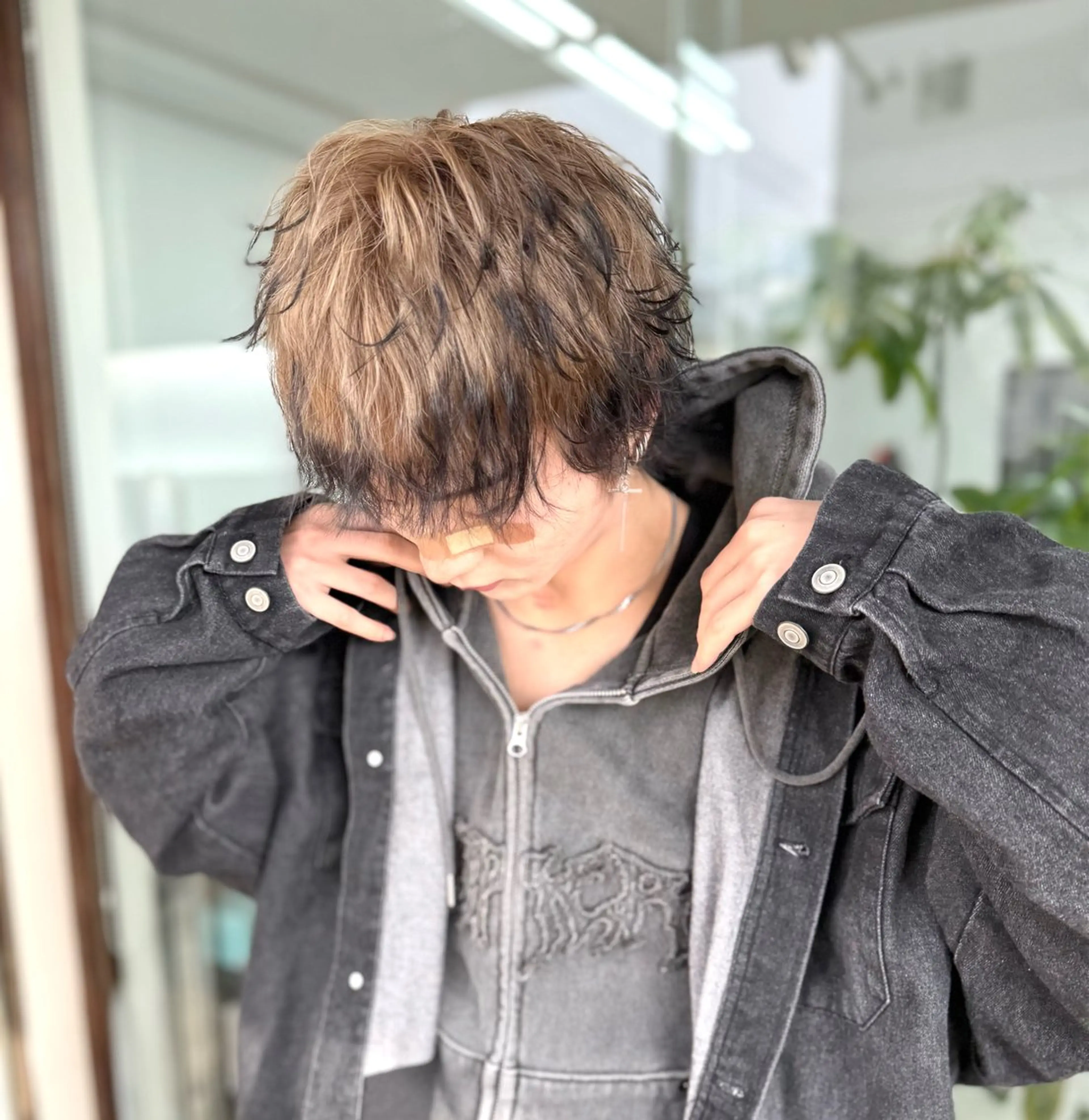 ショート カラー メンズ ベージュカラー 黒髪 ミルクティーベージュ ヘアカラー メンズパーマの達人 / タカシマダイスケのヘアスタイル