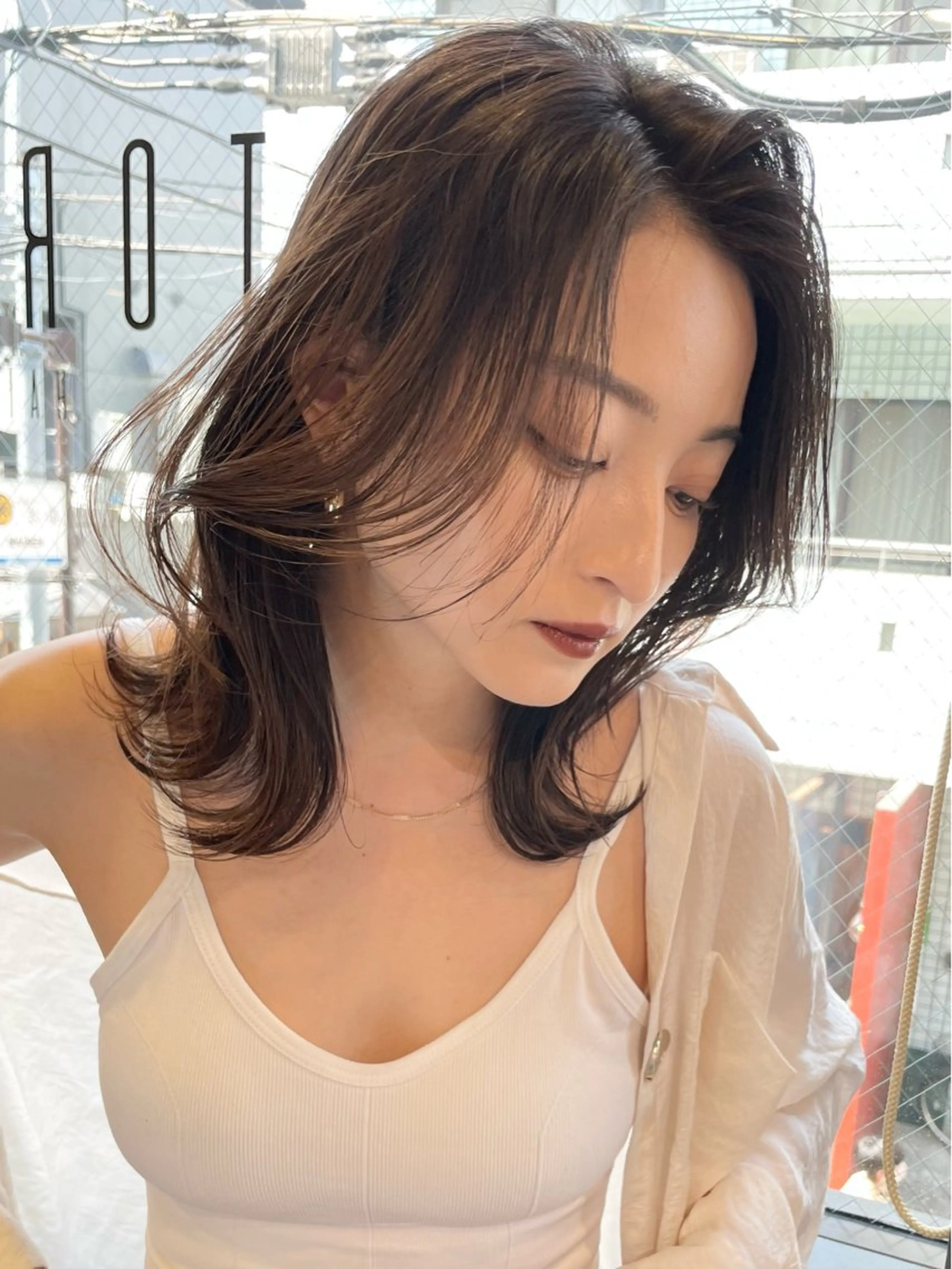 ミディアムレイヤー(鎖骨まで)＋ダブルカラー🤎明るめブラウンカラー限定　SNS用動画撮影可能　30代前半までの方限定の写真