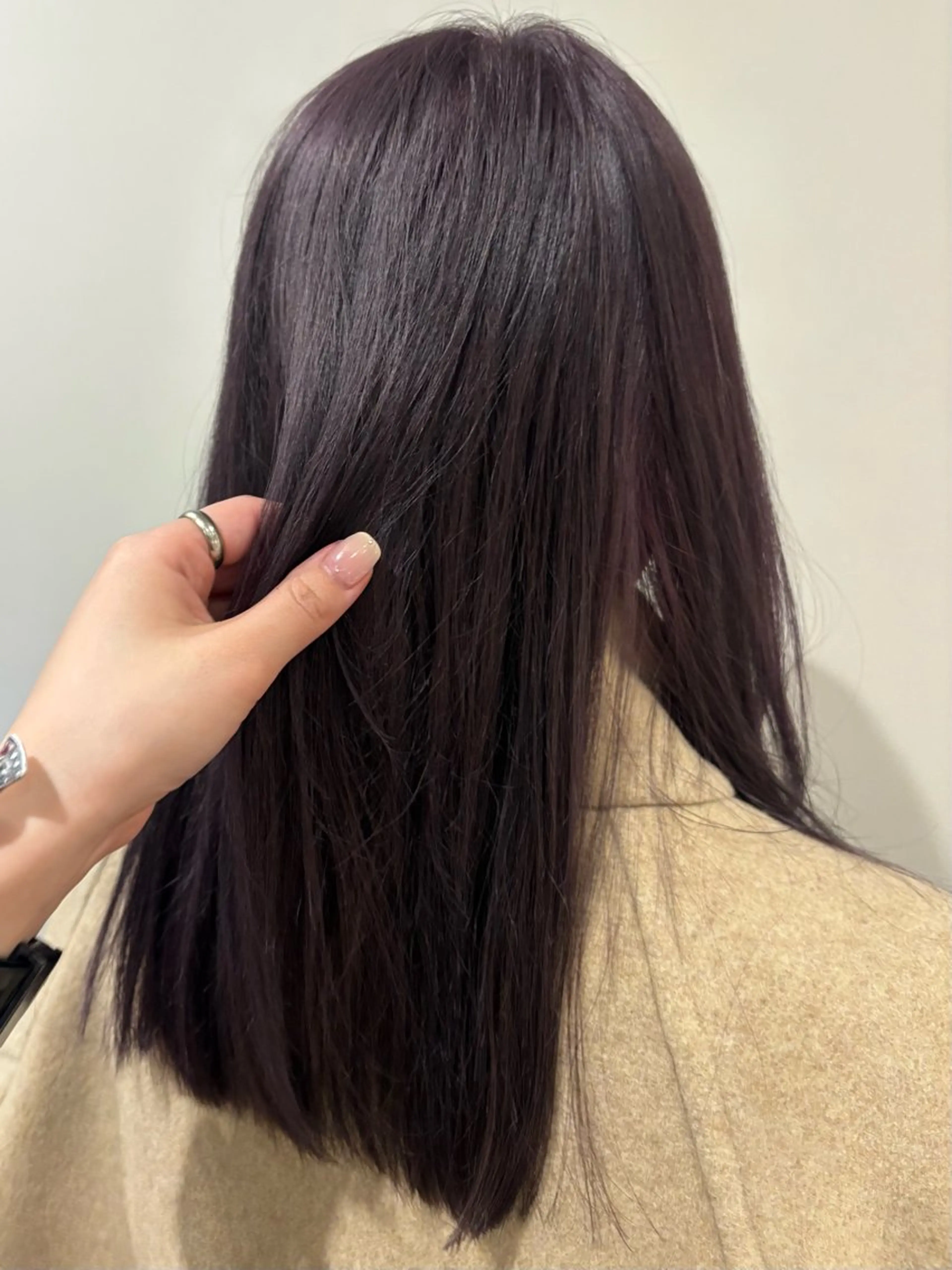 セミロング カラー ブリーチ ラベンダーカラー 卒業式のヘアスタイル カット ヘアカラー yumemiレイヤー ‎✴︎ 透明感カラーのヘアスタイル