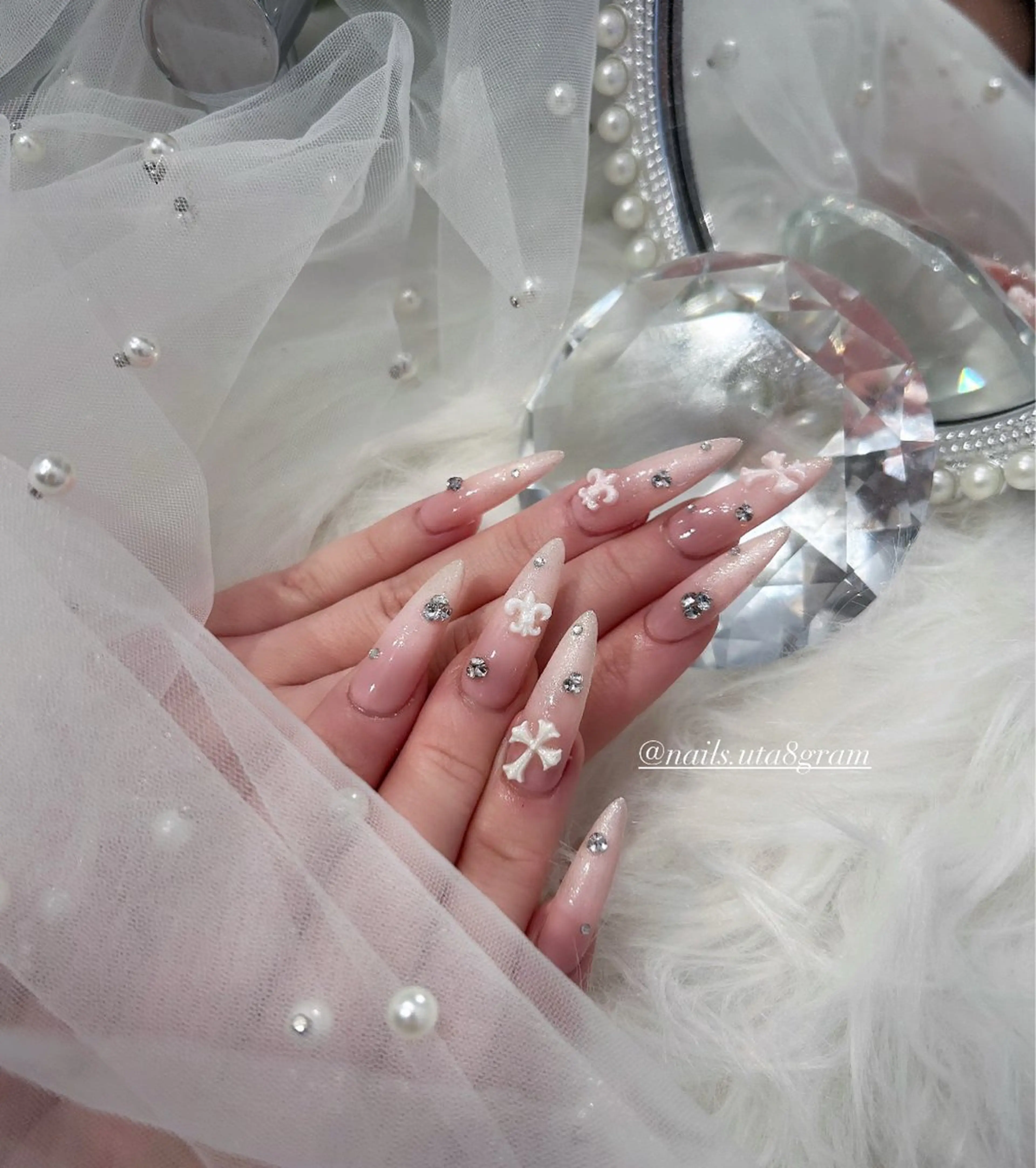 ネイル ハンドネイル 𝐍𝐚𝐢𝐥 𝐬𝐚𝐥𝐨𝐧 𝐤𝐢𝐭𝐭𝐲所属・日妻 詩葉のネイルデザイン