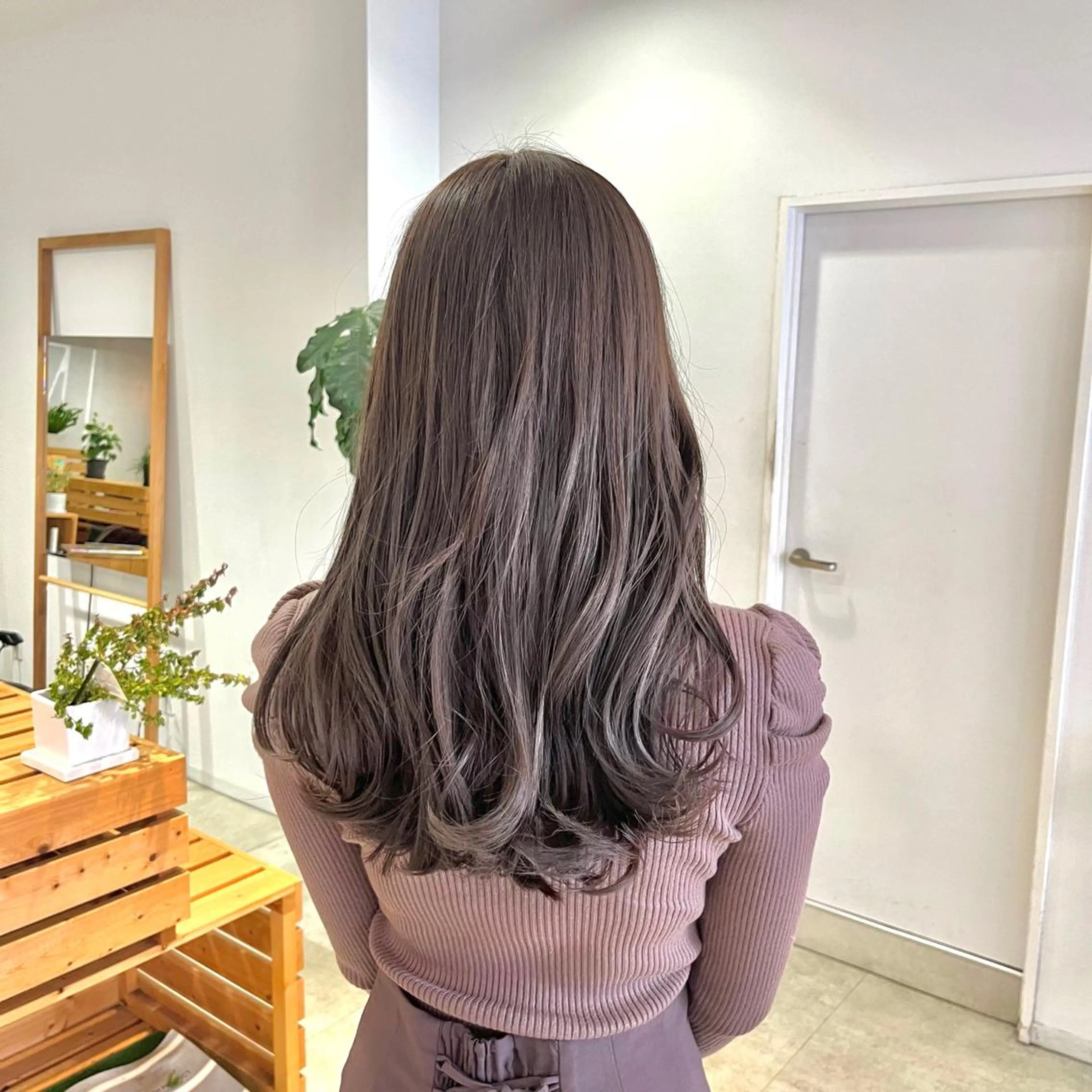 セミロング アッシュ 外国人風カラー ハイライト 髪質改善 韓国風ヘア カット ヘアカラー トリートメント hoNua. 栄/透明感カラーのヘアスタイル