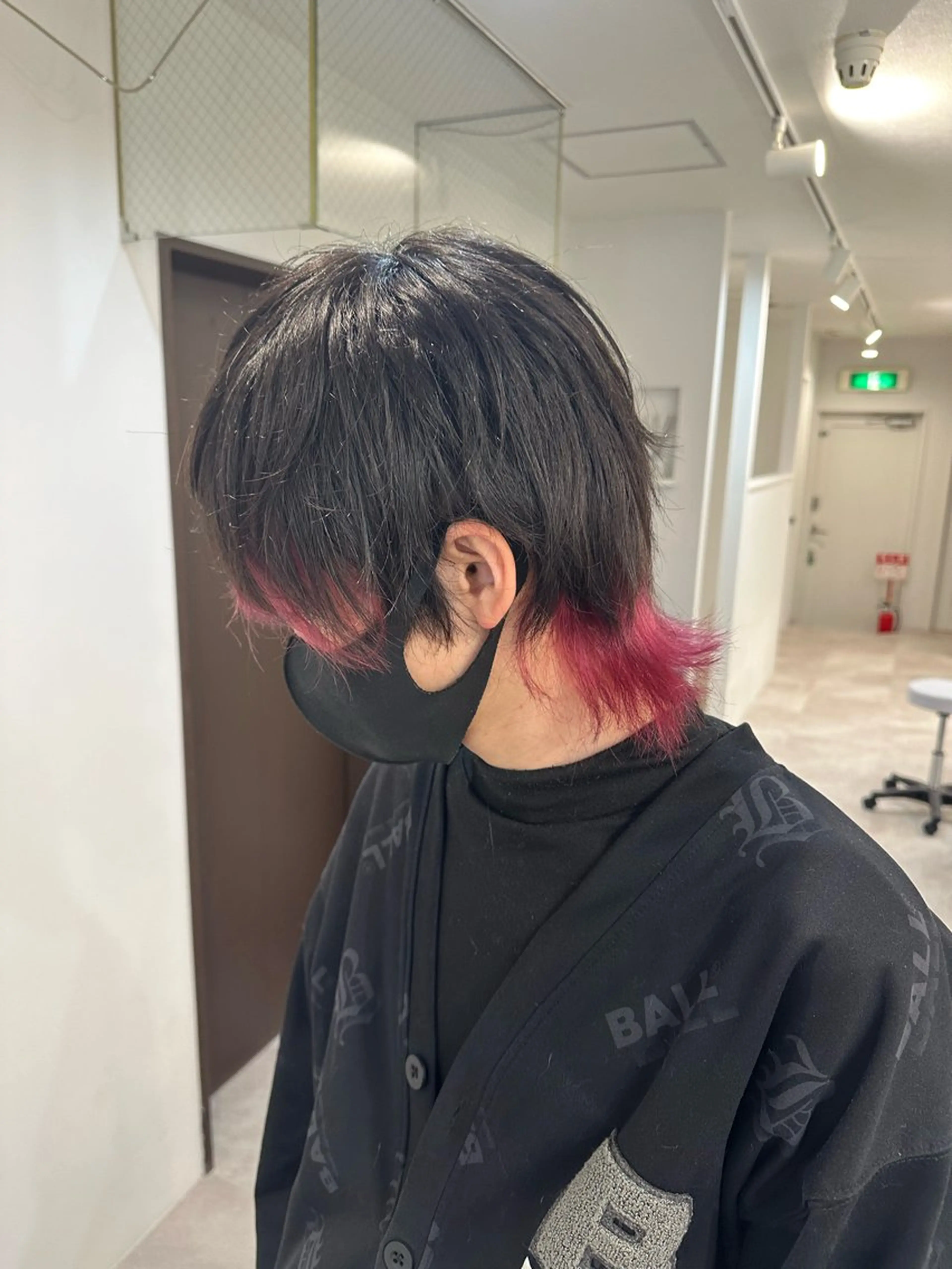 ショート カラー ヘアアレンジ メンズ メンズウルフカット レッドカラー ウルフカット カット ヘアカラー SALOWIN京都河原町Suite店所属・外国人風レイヤー/ ハイトーンSHUのヘアスタイル