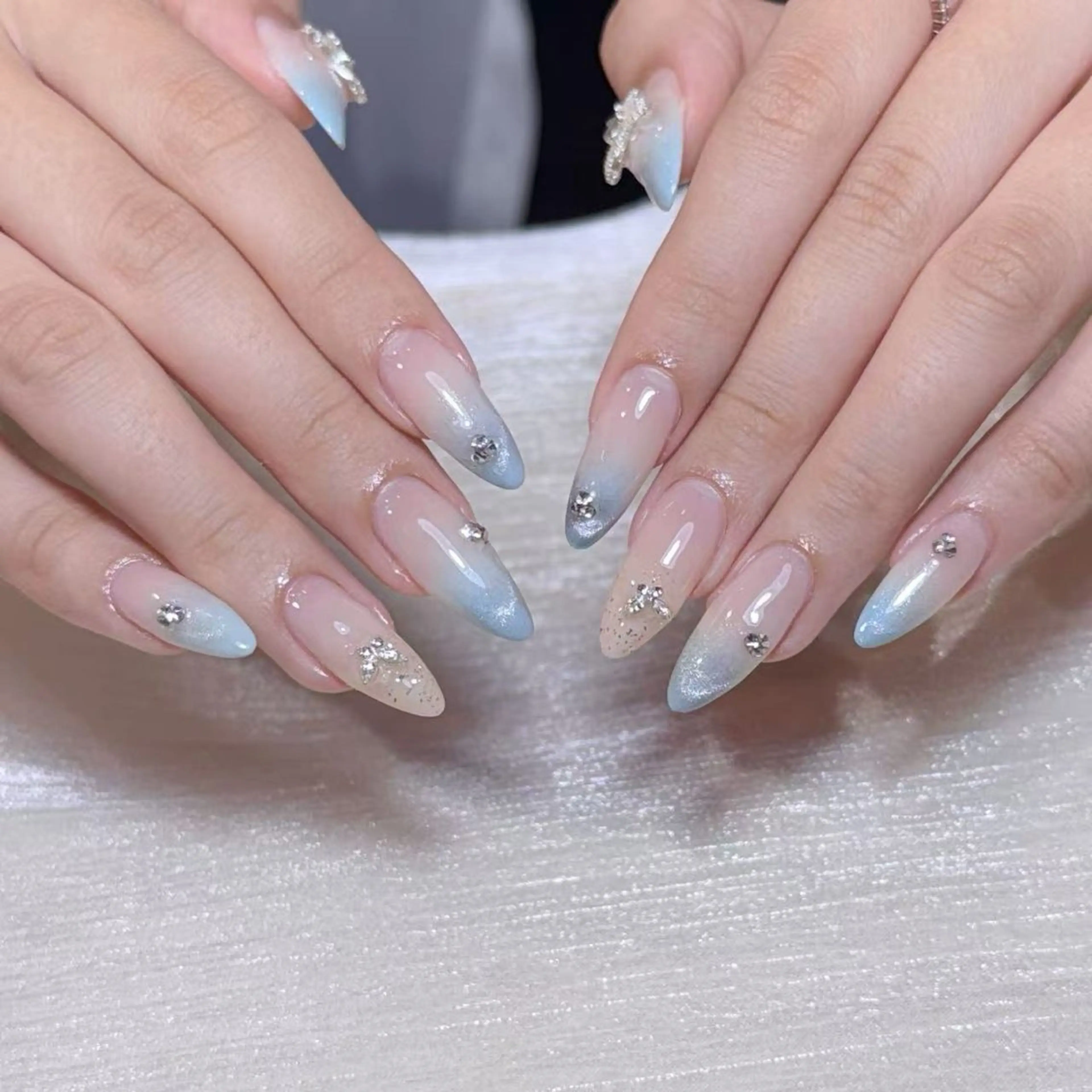 ネイル アートネイル オーロラネイル ガーリー キラキラネイル マグネットネイル ハンドネイル ハンドケア Diamond AYU💜のネイルデザイン