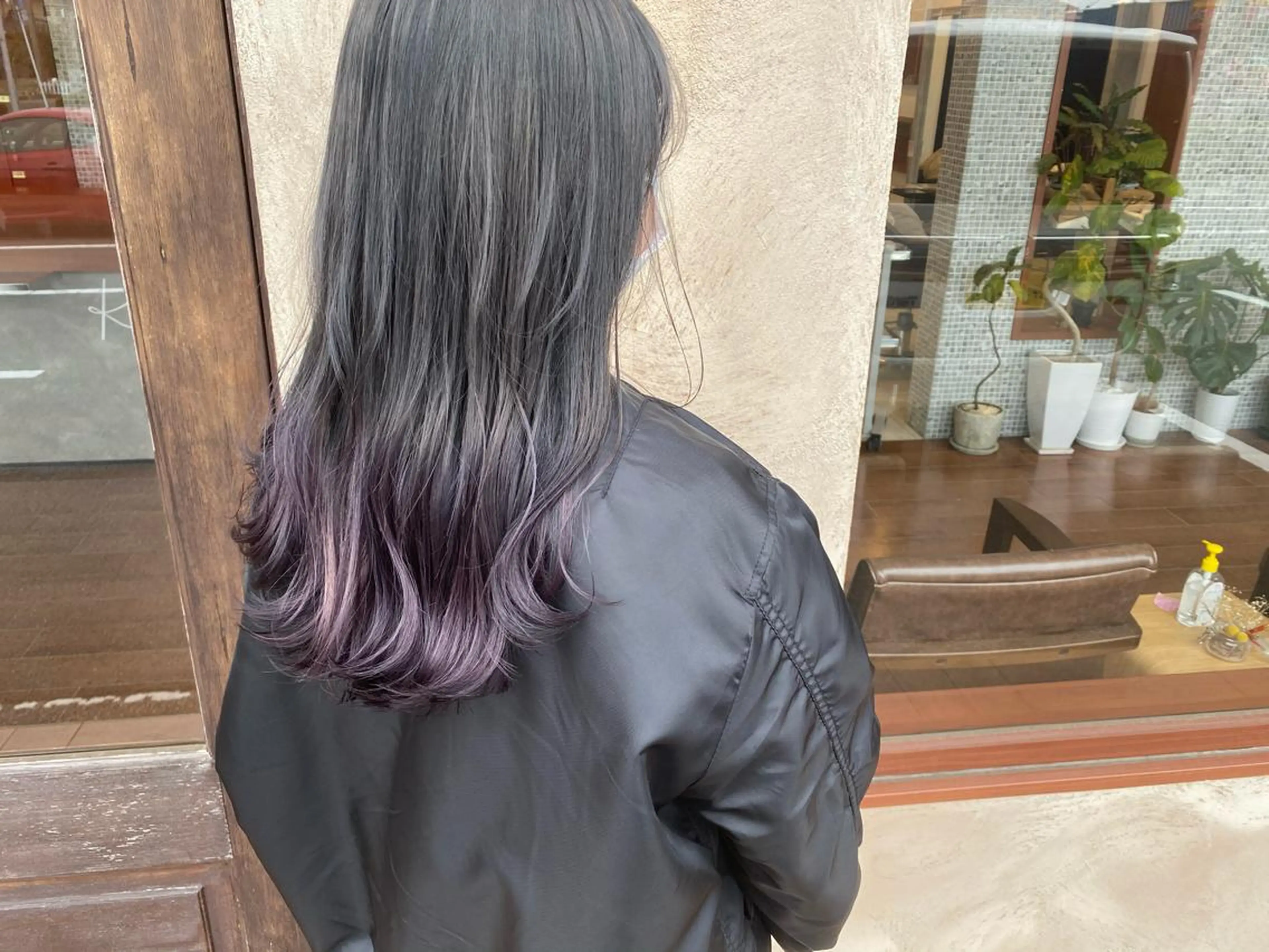 ロング カラー アッシュ ブリーチ グラデーションカラー グレージュ パープルカラー カット ヘアカラー トリートメント 鈴木 翔梧のヘアスタイル