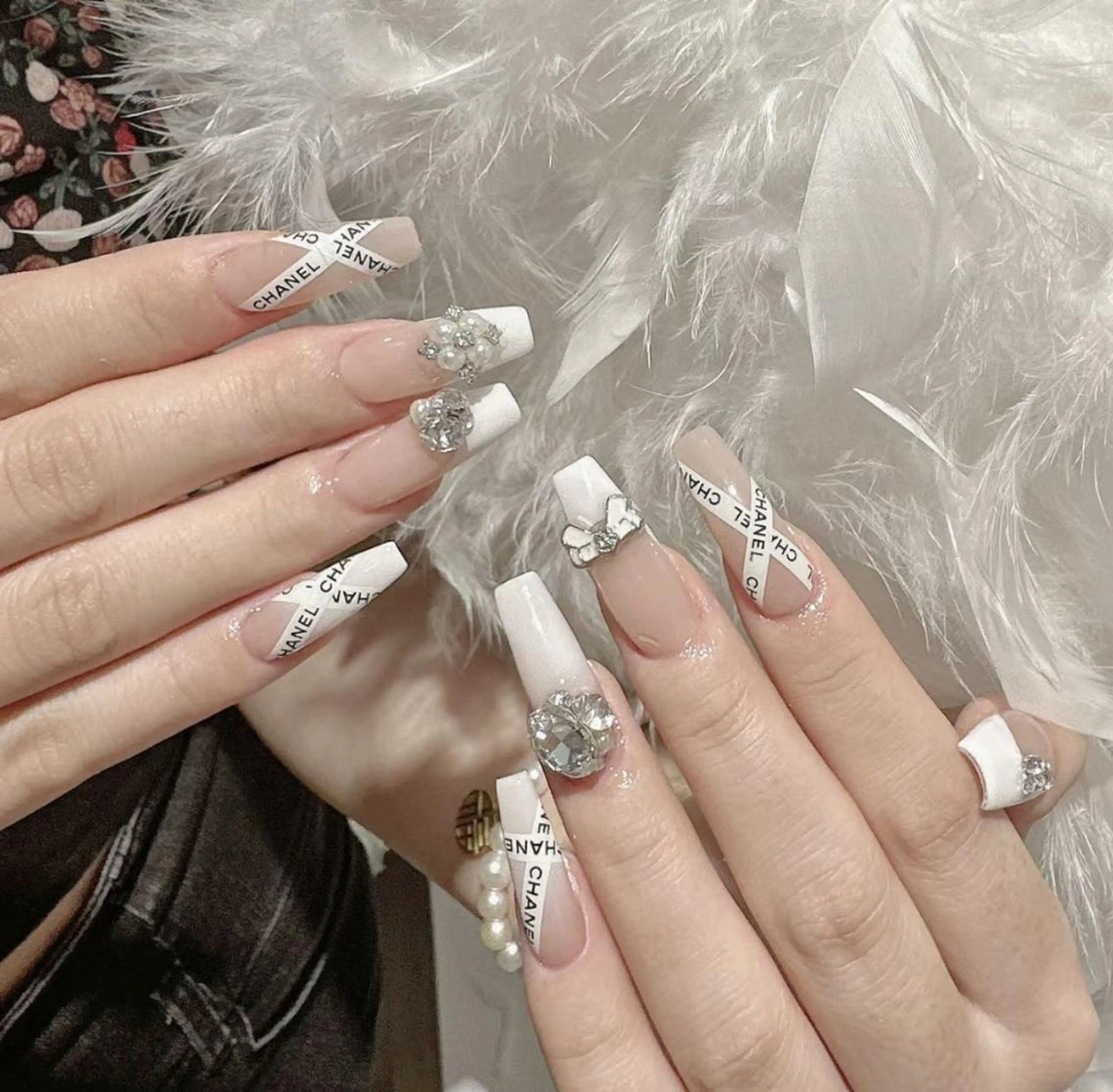 ネイル アートネイル 長さ出し ネイルチップ Queens テイのネイルデザイン