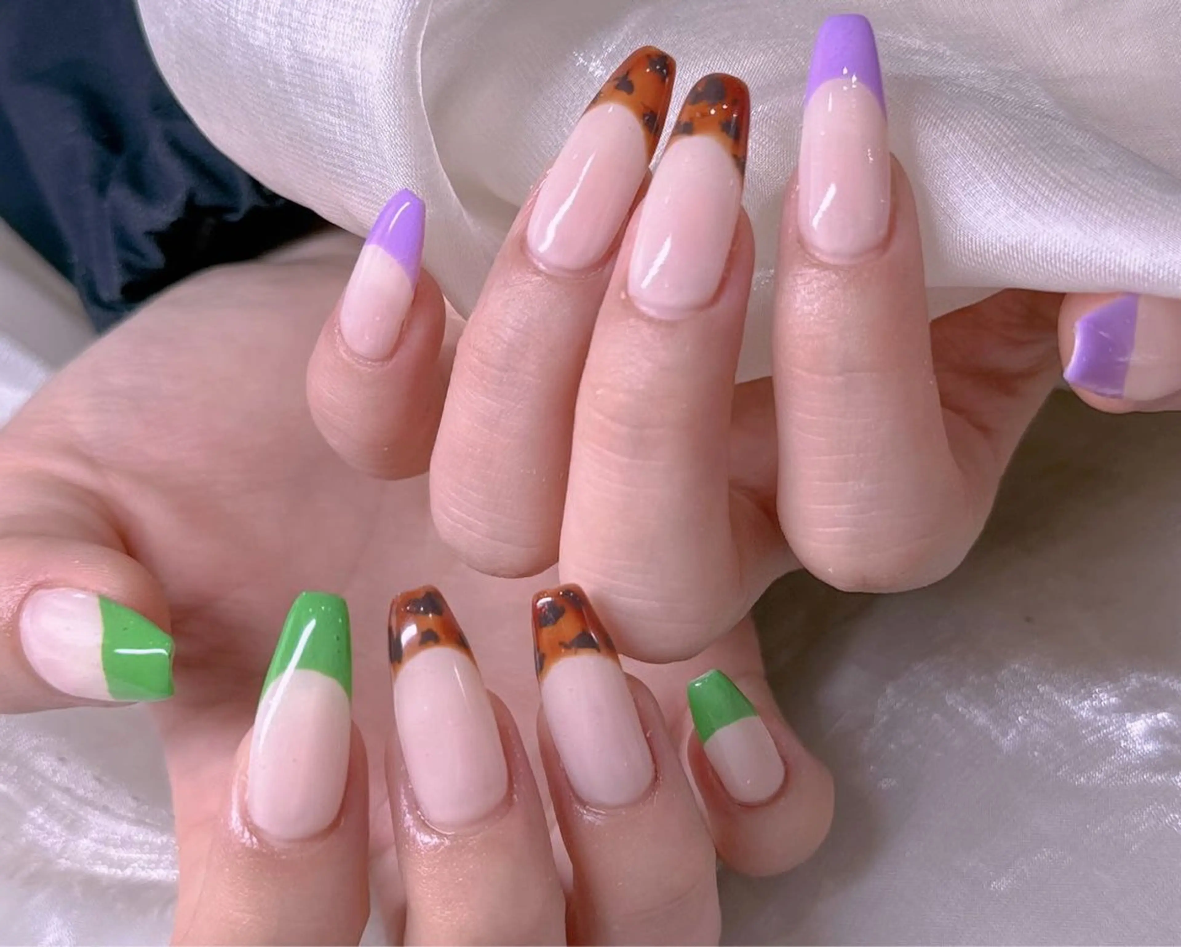 ネイル べっ甲ネイル フレンチネイル グリーン パープル 美爪パラジェル導入店 Sunnilyのネイルデザイン