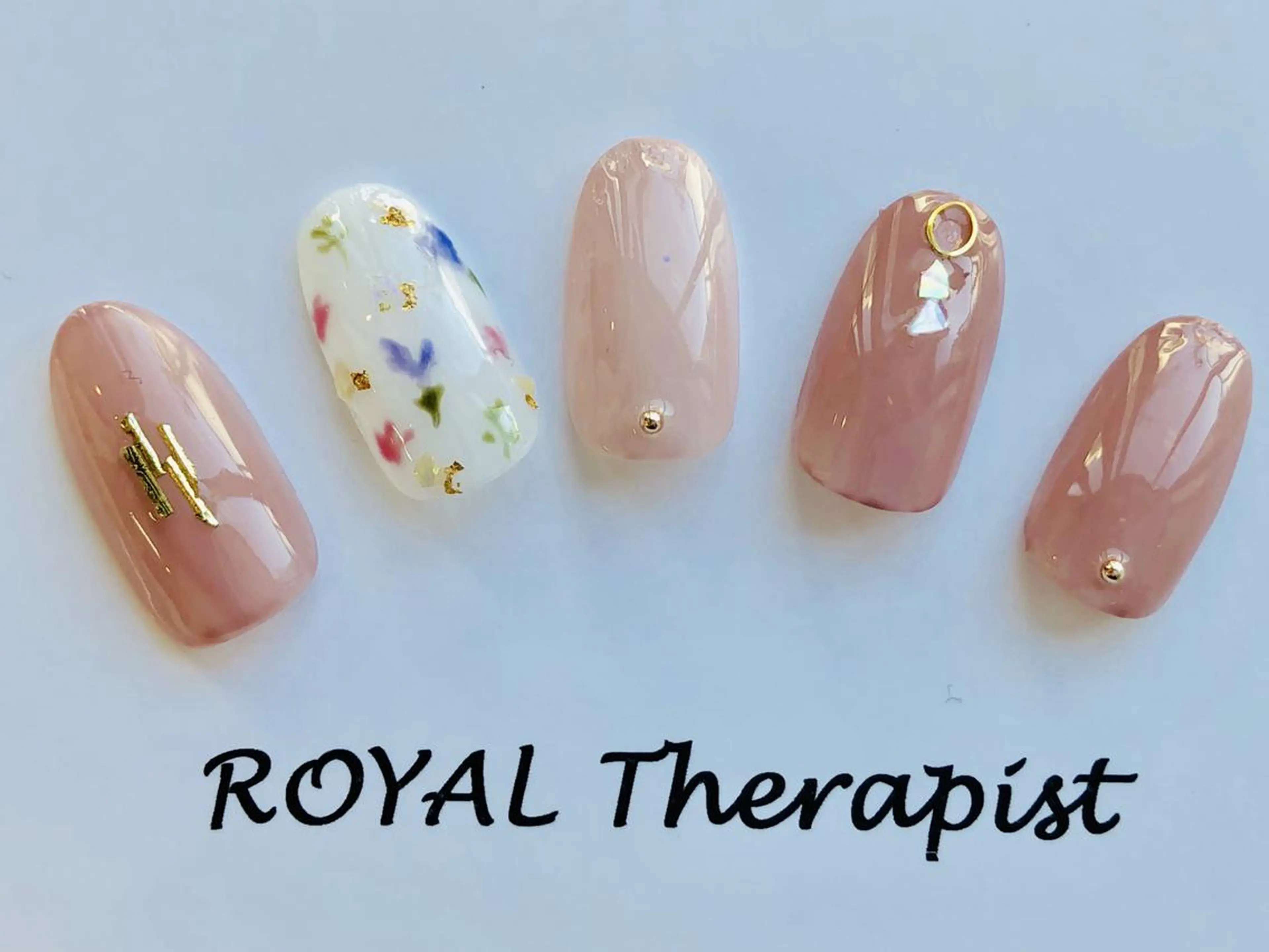 ネイル 【尾下】 ロイヤル•セラピストのネイルデザイン