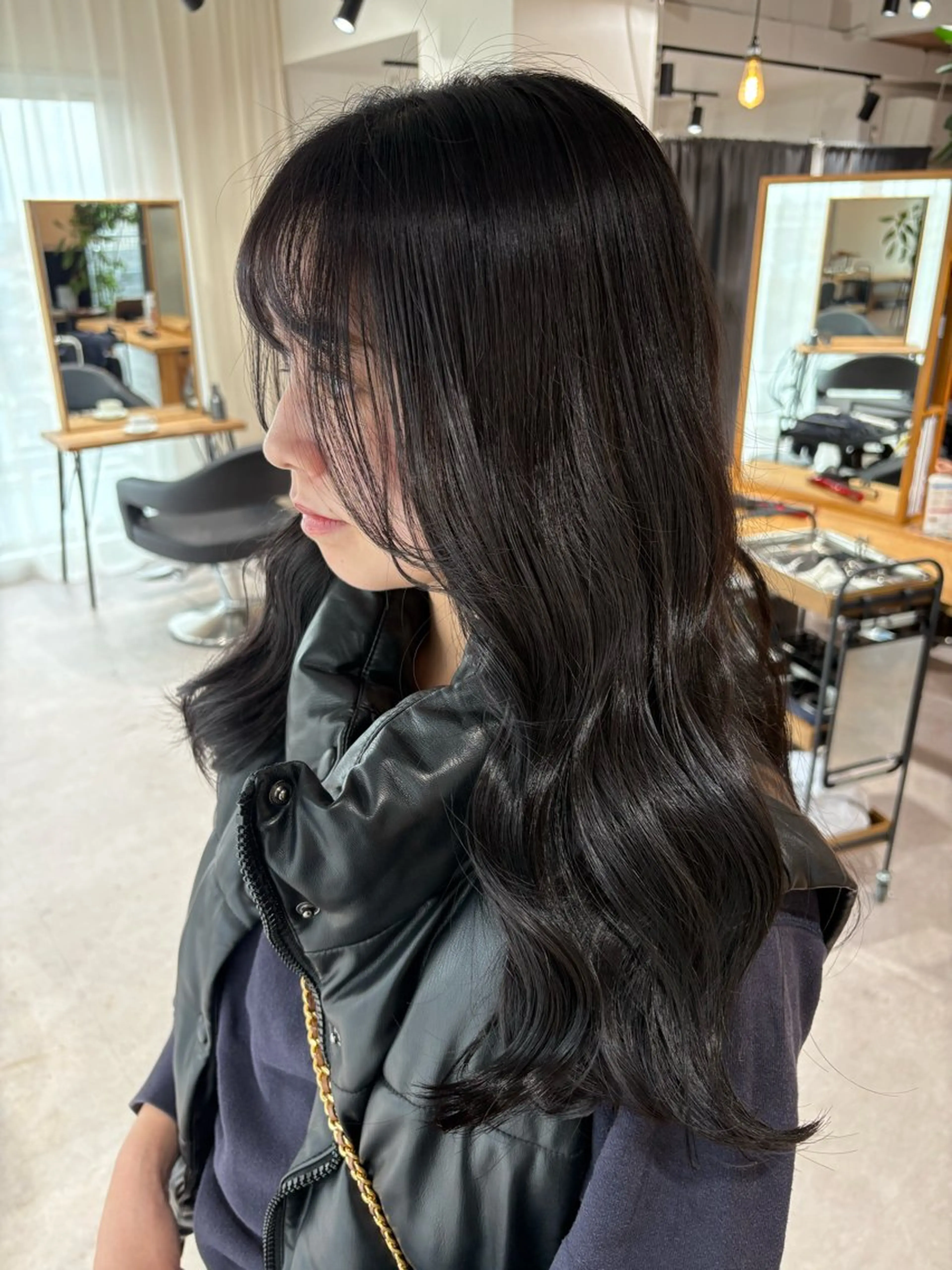 カラー ラベンダーカラー シルバー aina / n.w.hのヘアスタイル