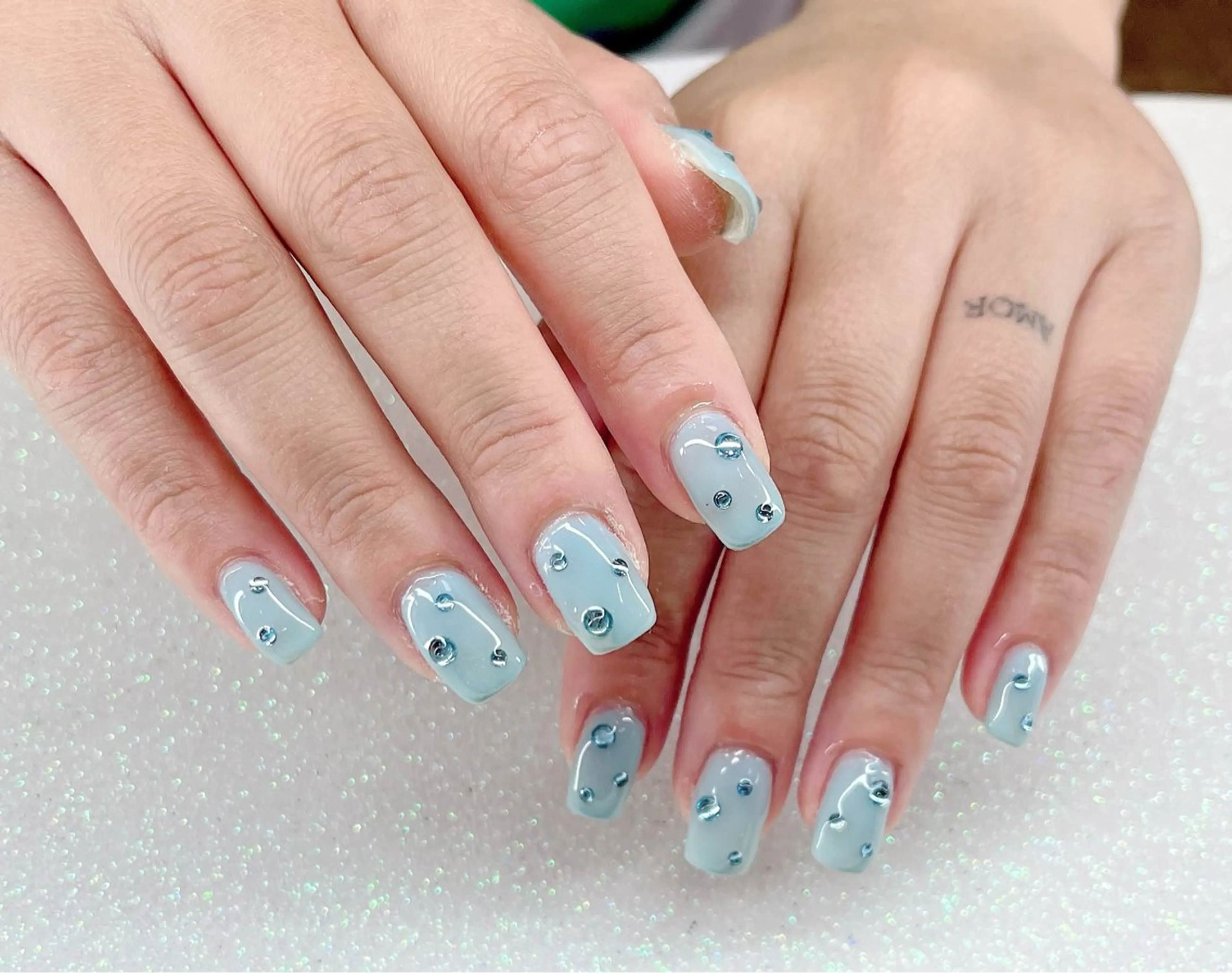 ネイル ワンカラーネイル シンプルネイル ストーンネイル VIERU YURIのネイルデザイン