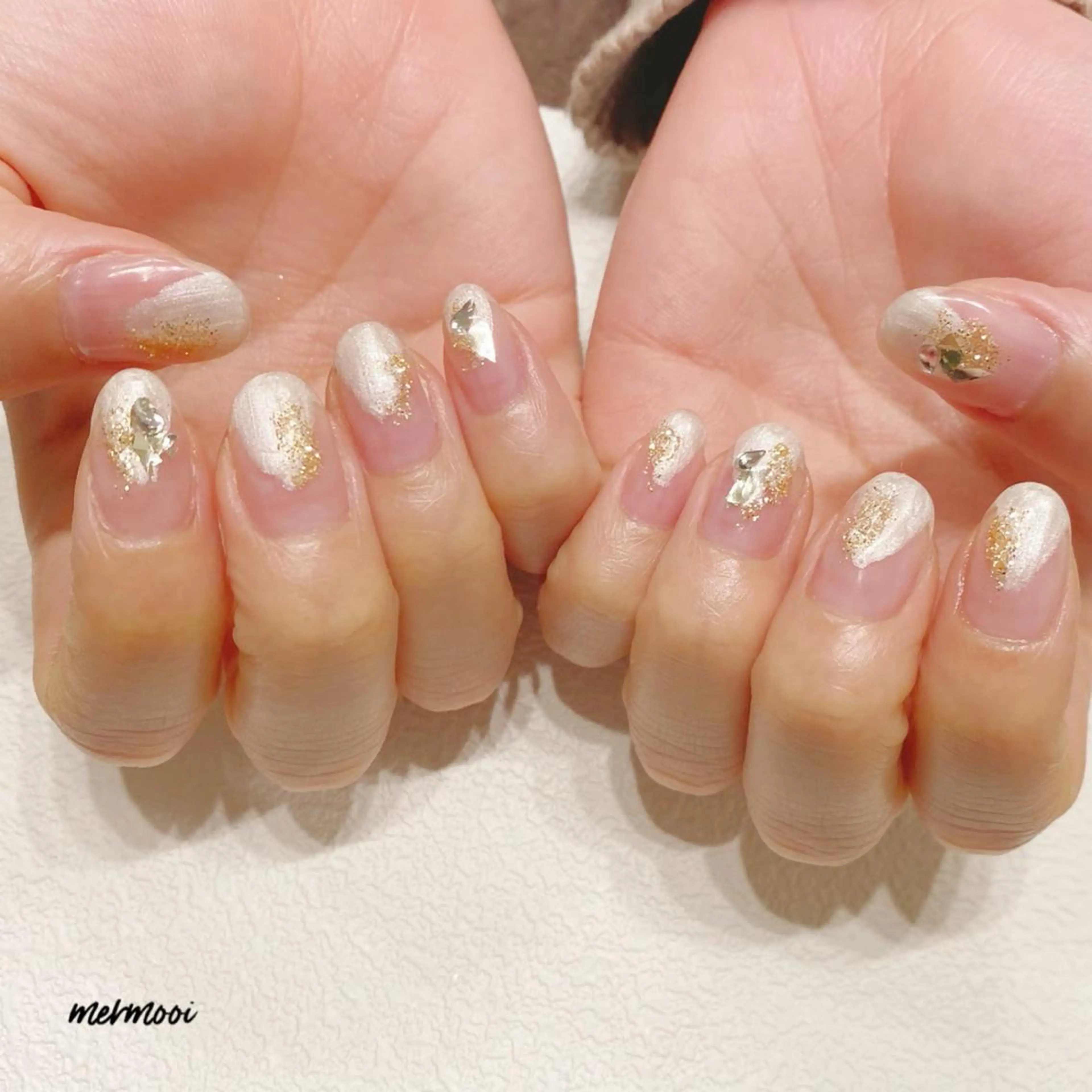 ネイル アートネイル クリアネイル ラメ(グリッター) ニュアンスネイル ホワイト melu所属・melu yukikoのネイルデザイン