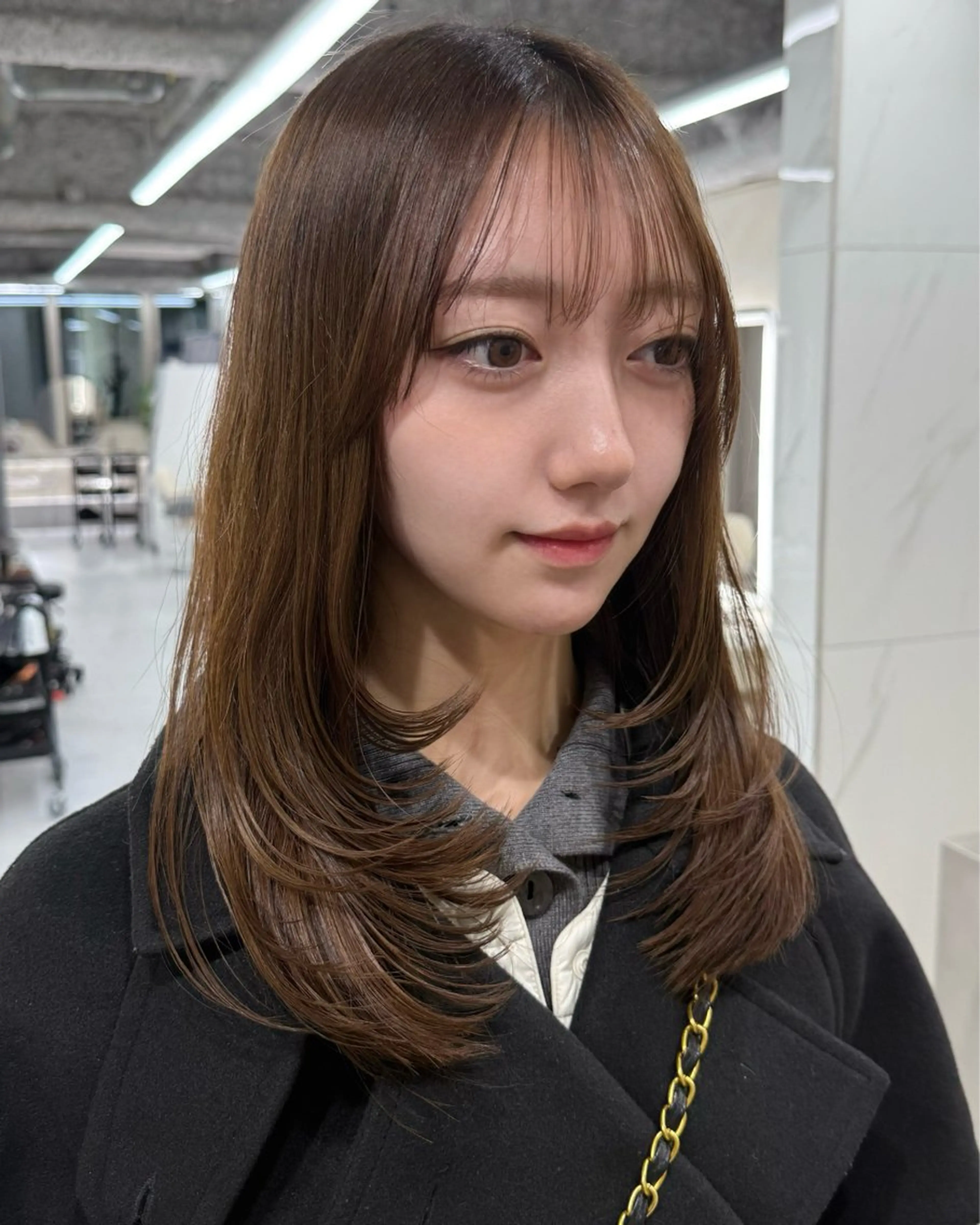 ミディアム カラー レイヤーカット シースルーバング カット ヘアカラー トリートメント レイヤー/ハイトーン /新宿/佐藤巧己✨のヘアスタイル