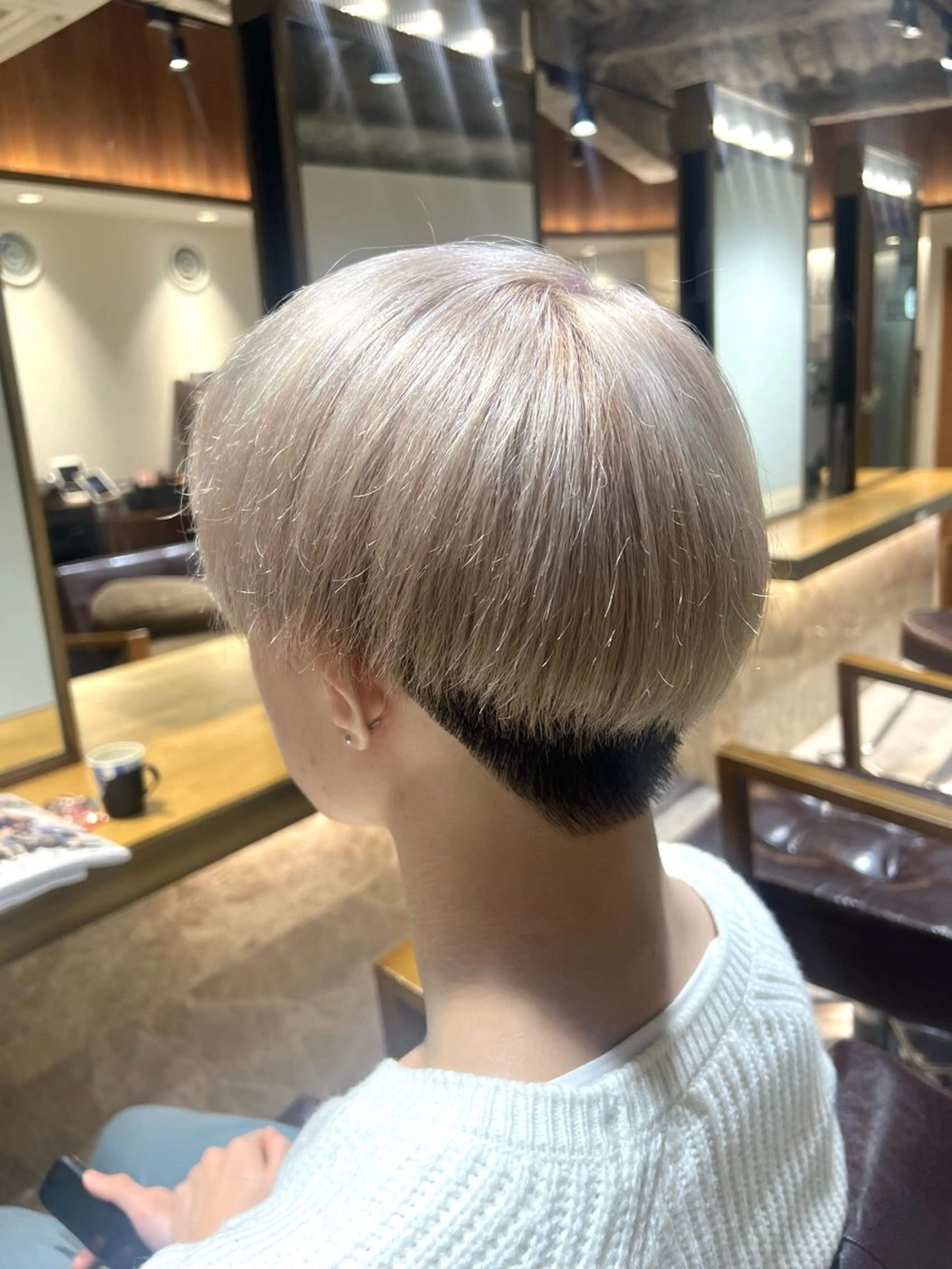 ショート カラー メンズ メンズブリーチ ベージュカラー ブリーチ ホワイトベージュ ヘアカラー ニイムラ ミキのヘアスタイル